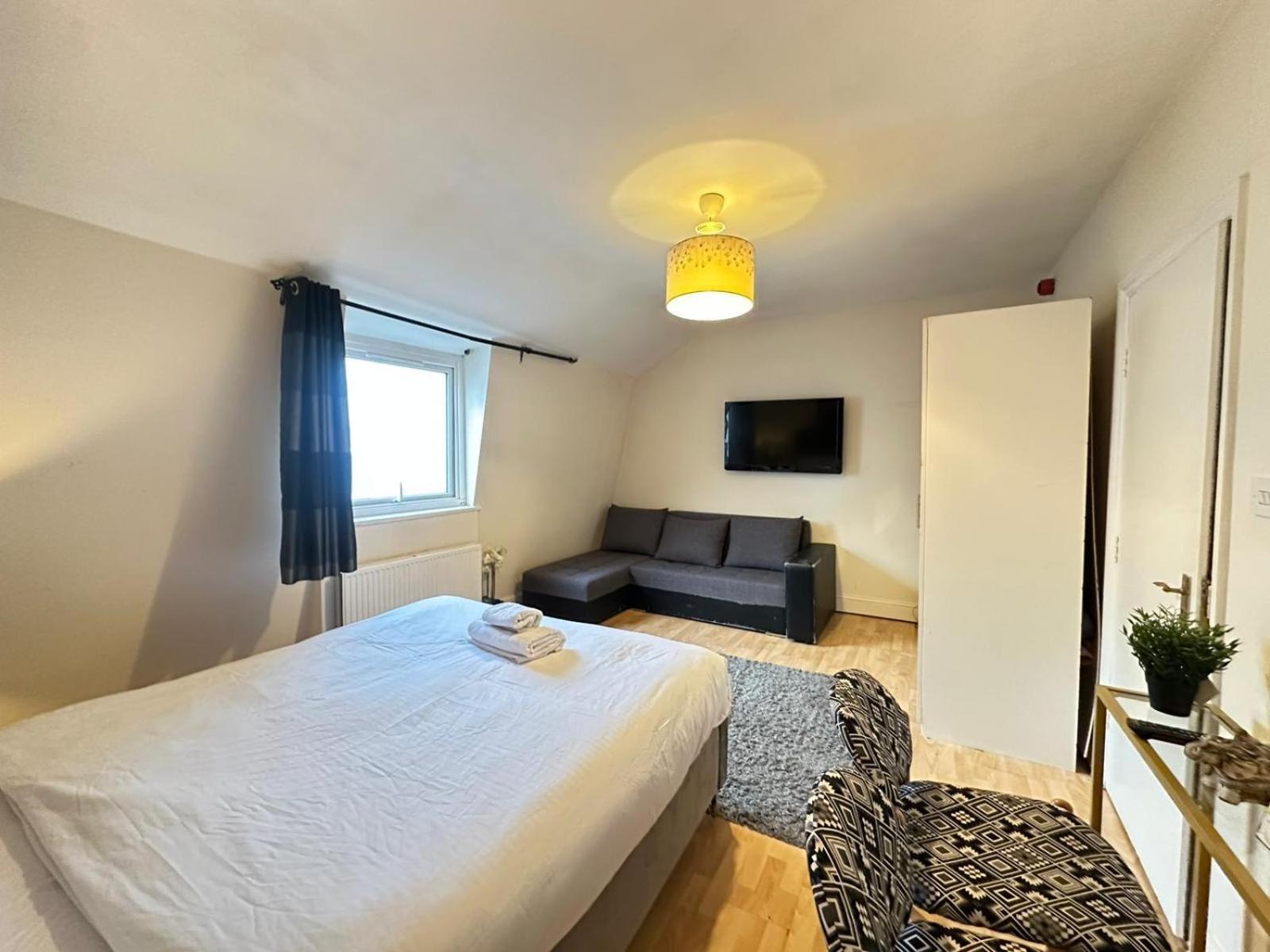 Hyde Park Comfortable Family Apartment