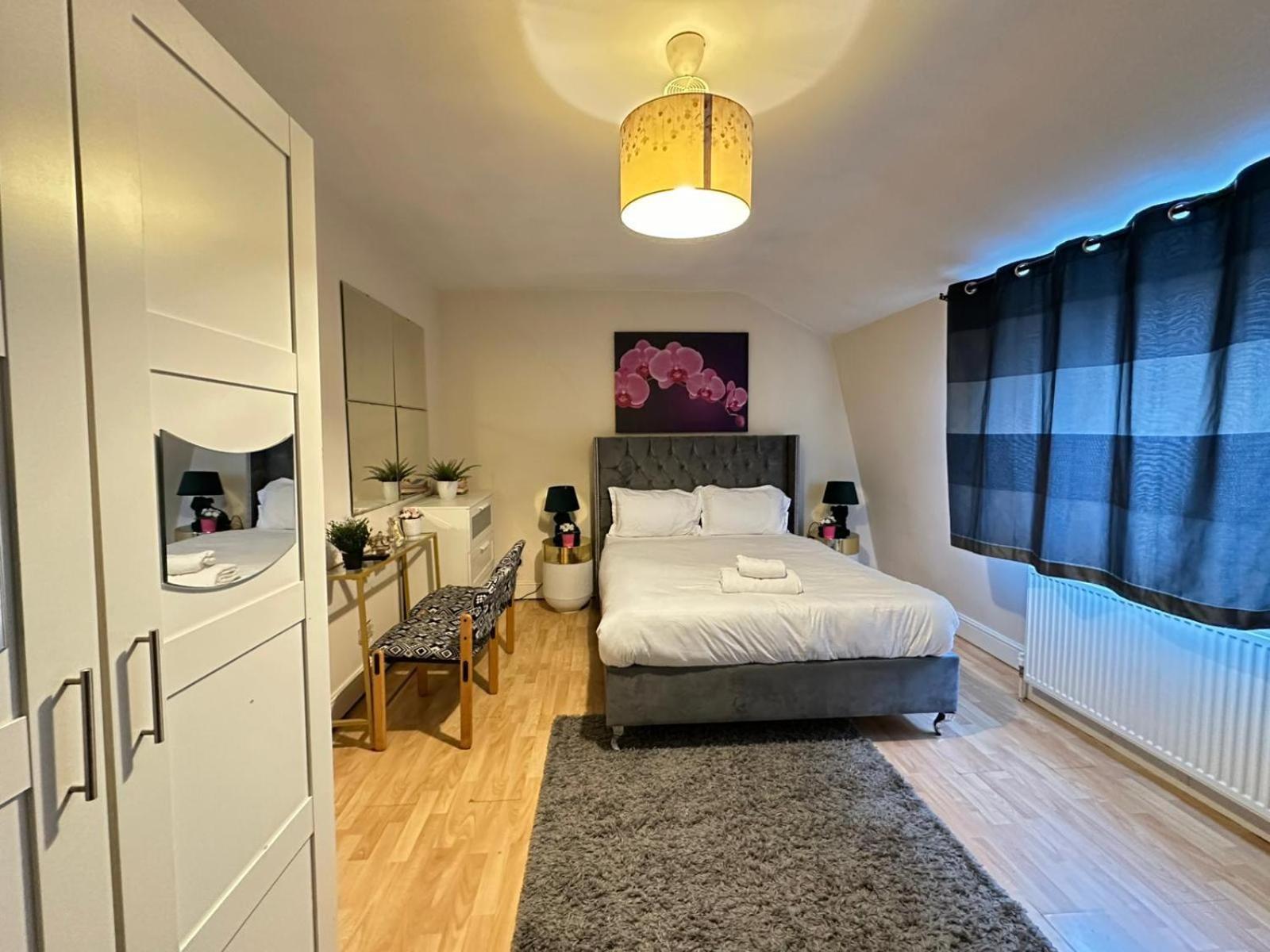 Hyde Park Comfortable Family Apartment