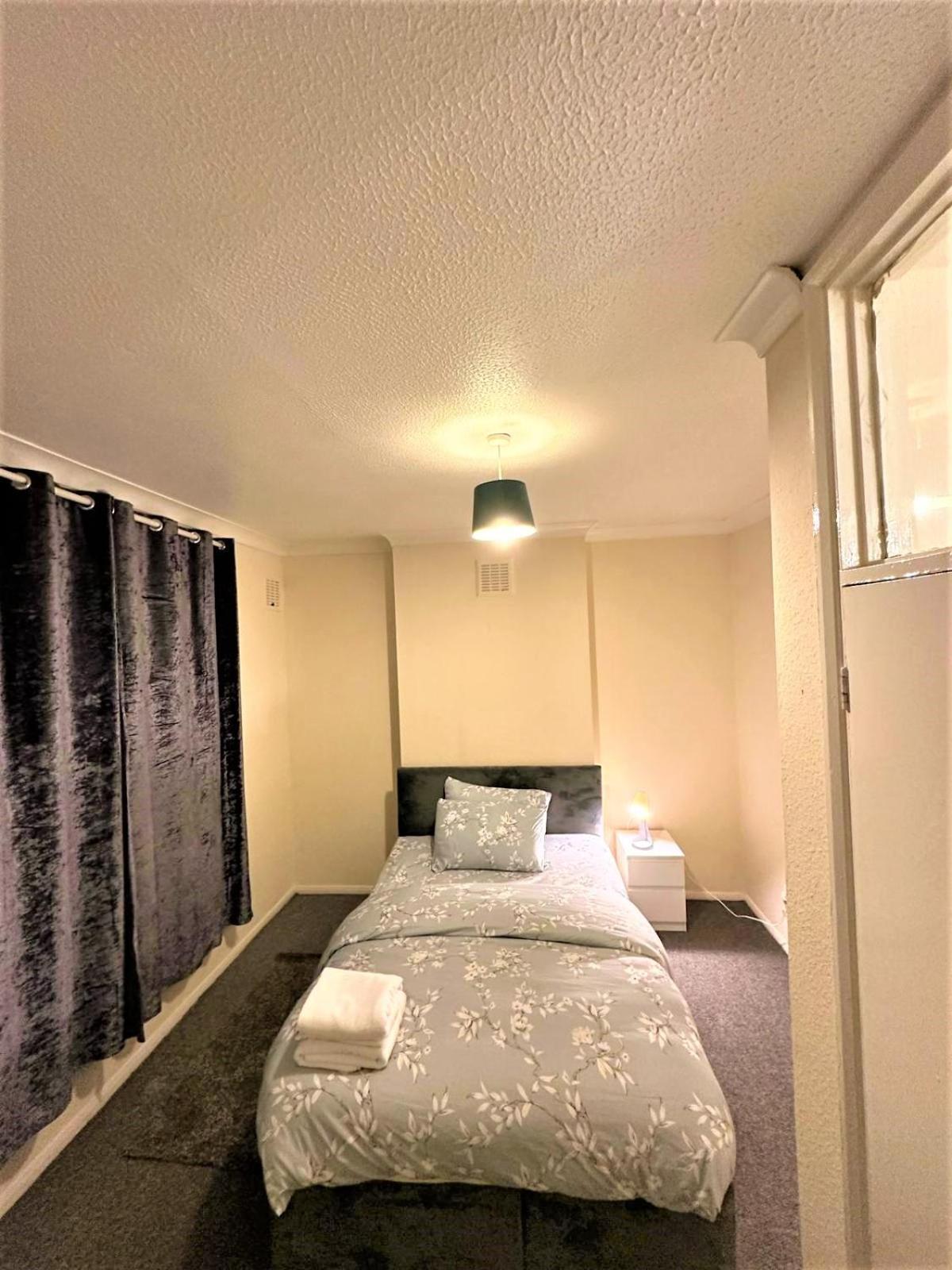 Beautiful Two Bedroom Near O2 Arena