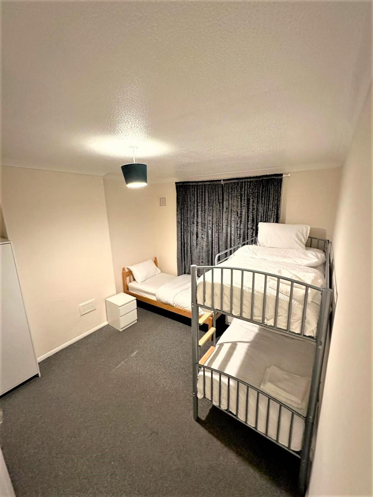 Beautiful Two Bedroom Near O2 Arena Apartment