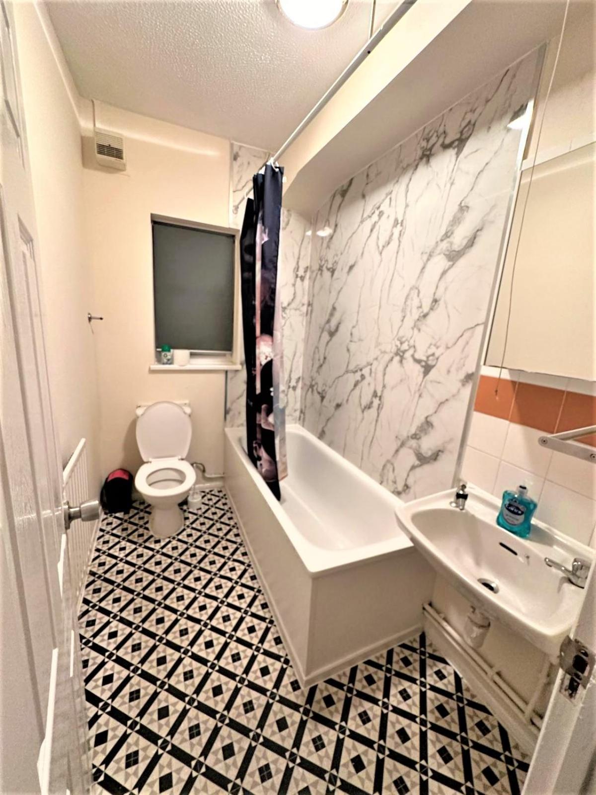 Beautiful Two Bedroom Near O2 Arena Apartment London