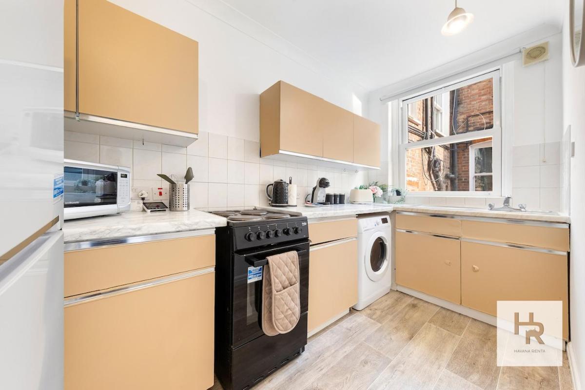 Prime Location - Stylish Retreat - Wifi & Netflix * London