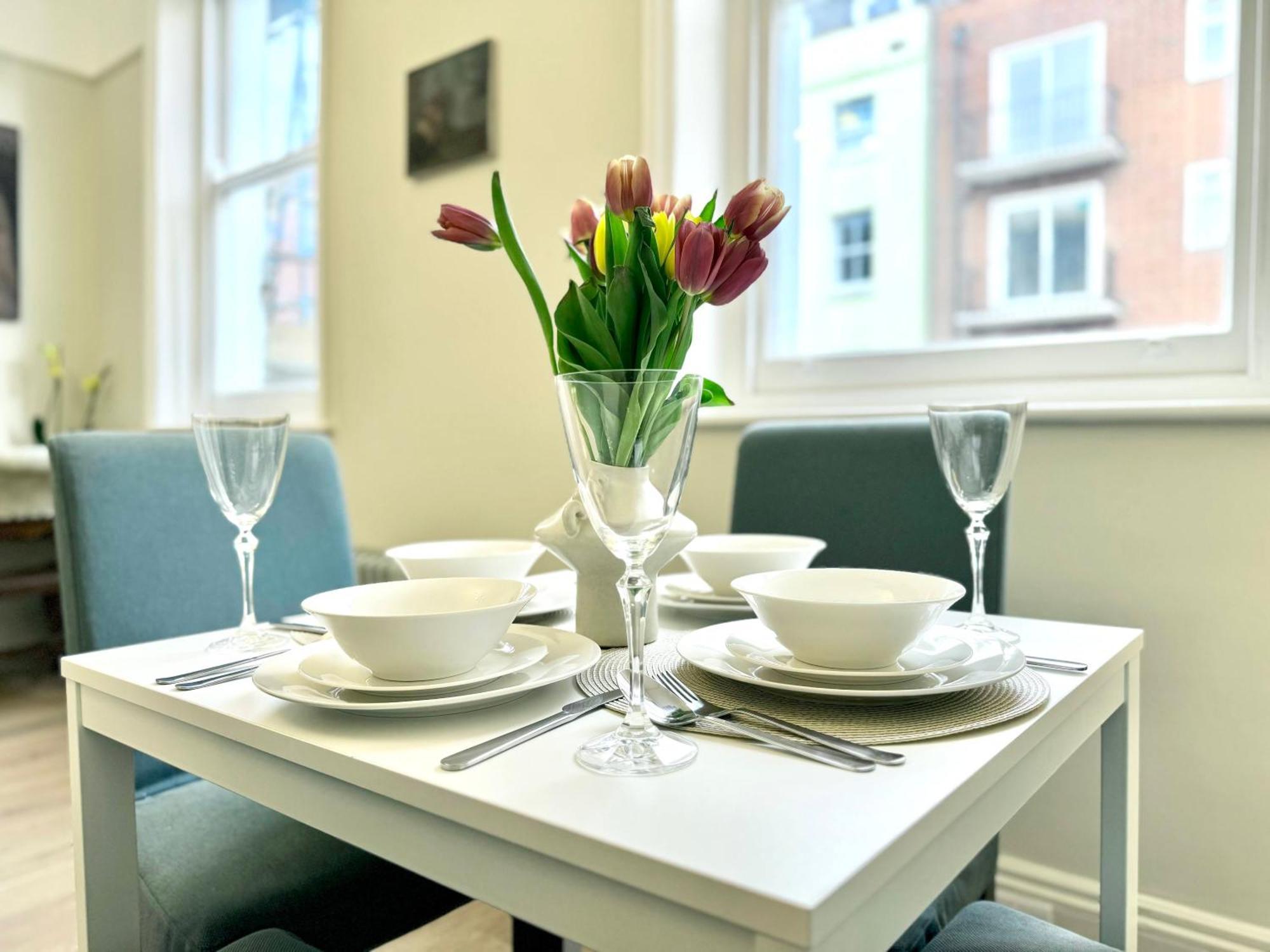 Apartment Chic Marylebone Village W Premium Mattress And 55 Inch Tv, By The Design Traveller London