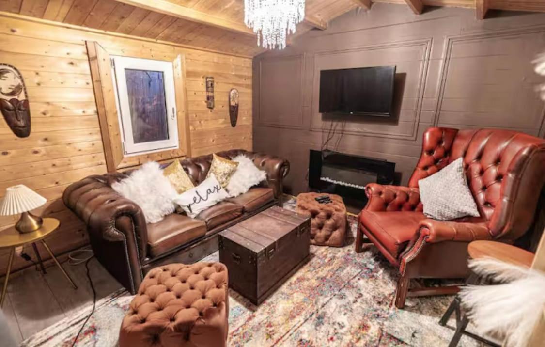 Holiday home The Serene With Hot Tub, Sauna And Cinema Experience London