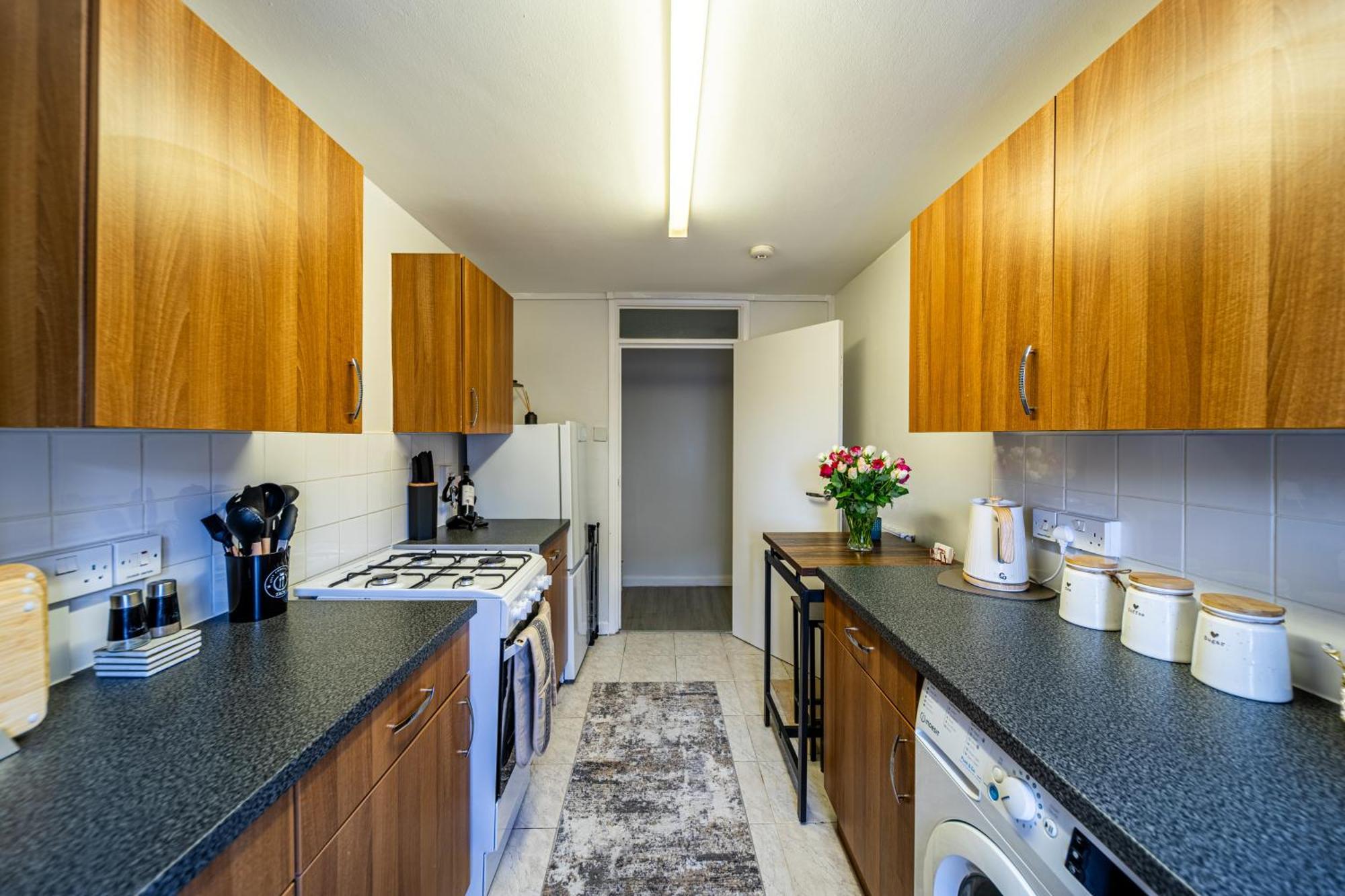 Luxurious & Spacious 3-br Free Parking Balcony *