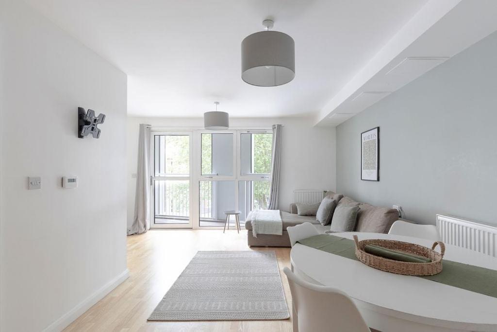 Guestready - Modern In With A Balcony *