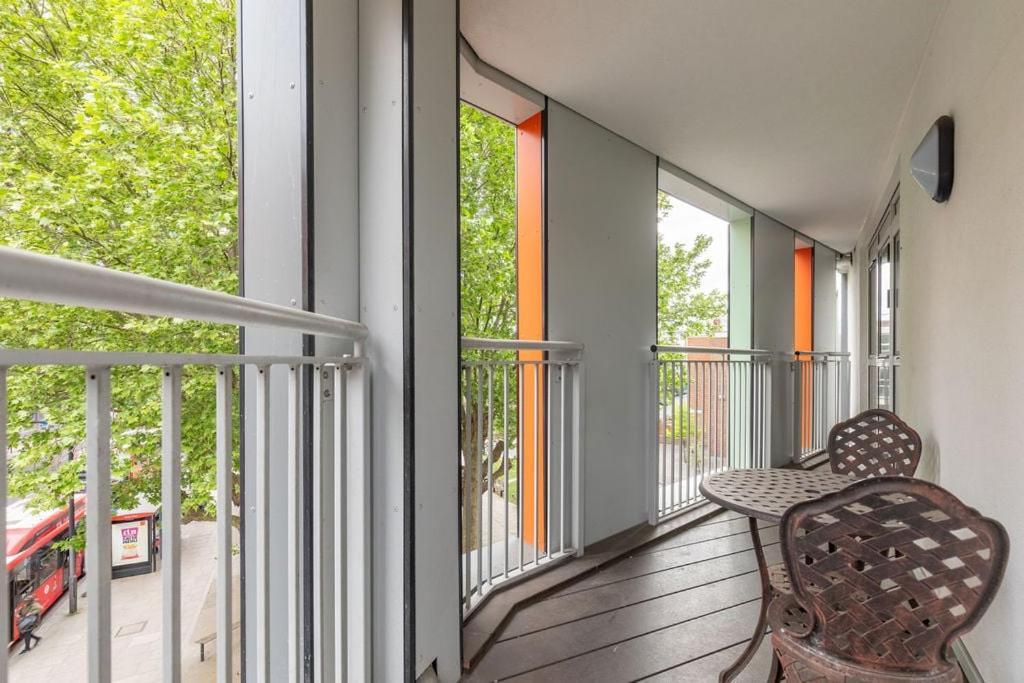 Guestready - Modern In With A Balcony *