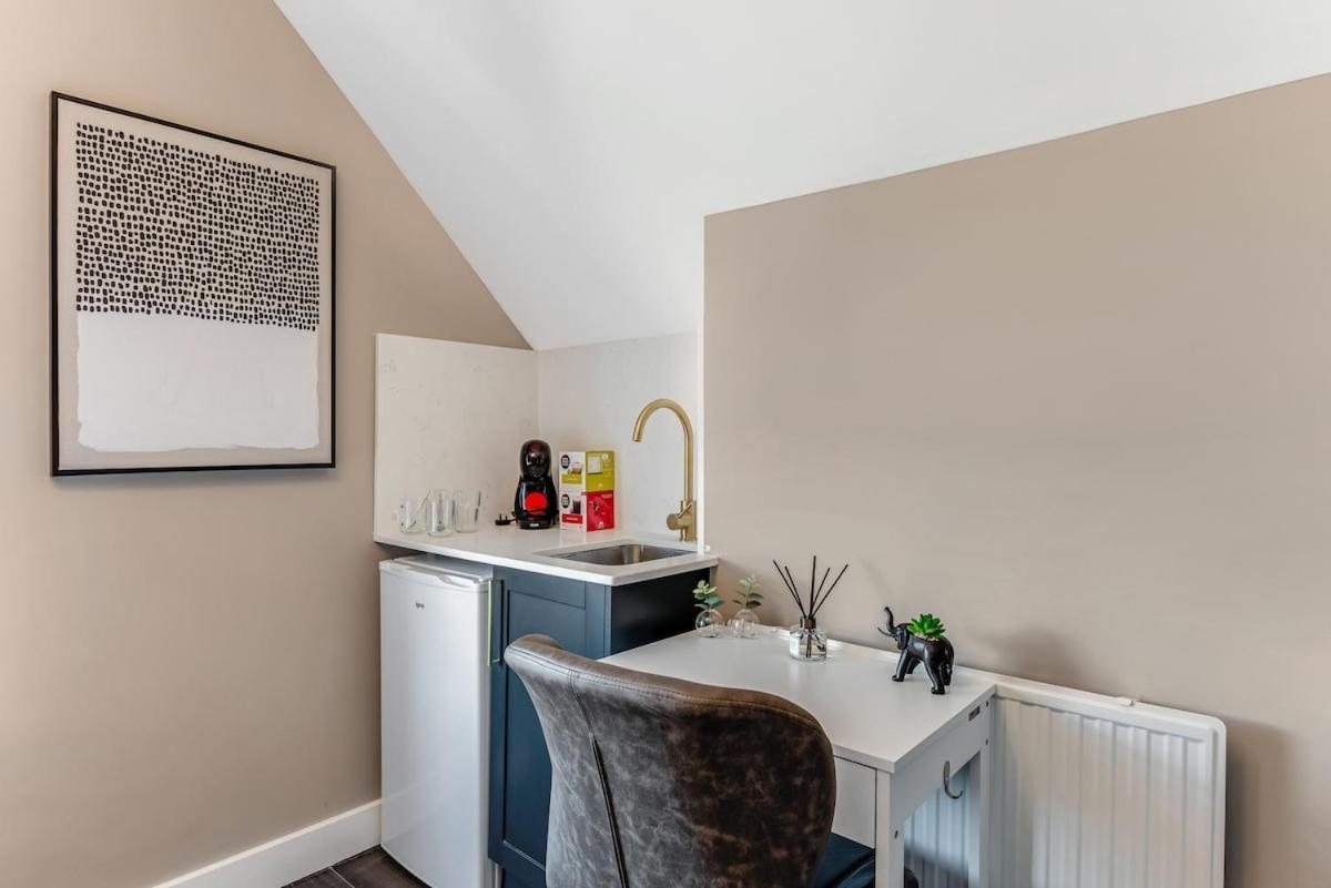 Charming In Excellent Location 10 Apartment London