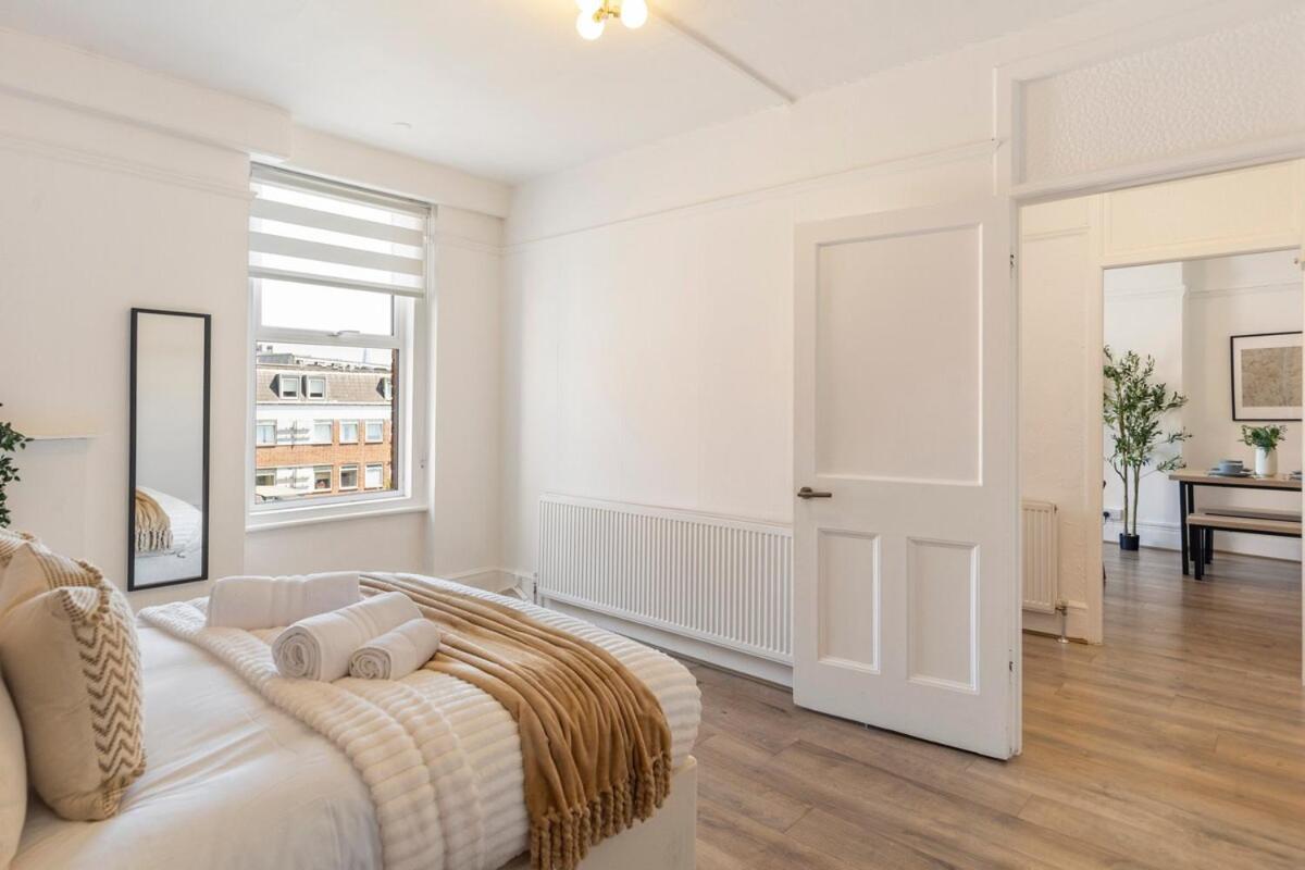 Trendy Gem Next Victoria Station * London