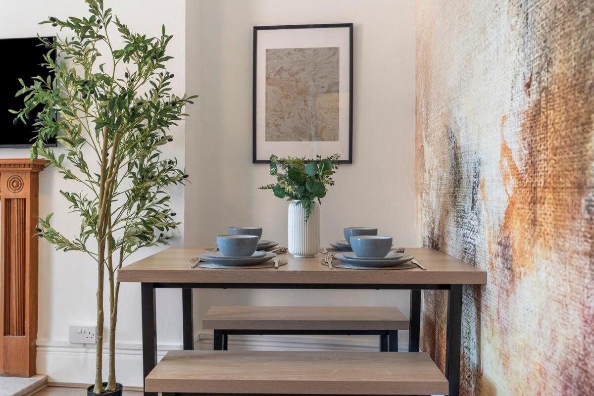 Apartment Trendy Gem Next Victoria Station *