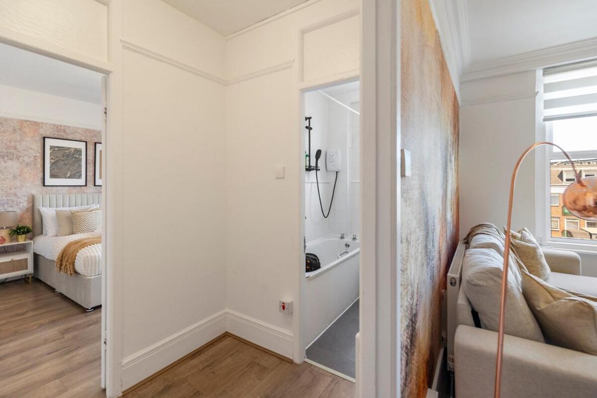 Trendy Gem Next Victoria Station Apartment *