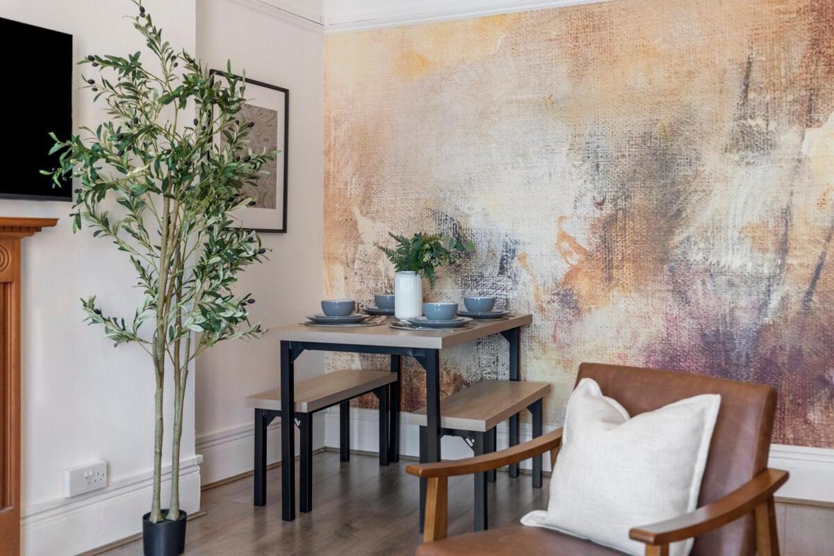 Apartment Trendy Gem Next Victoria Station *