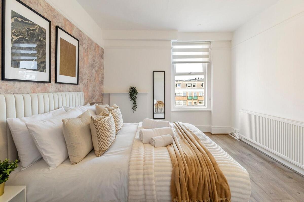 Trendy Gem Next Victoria Station Apartment London