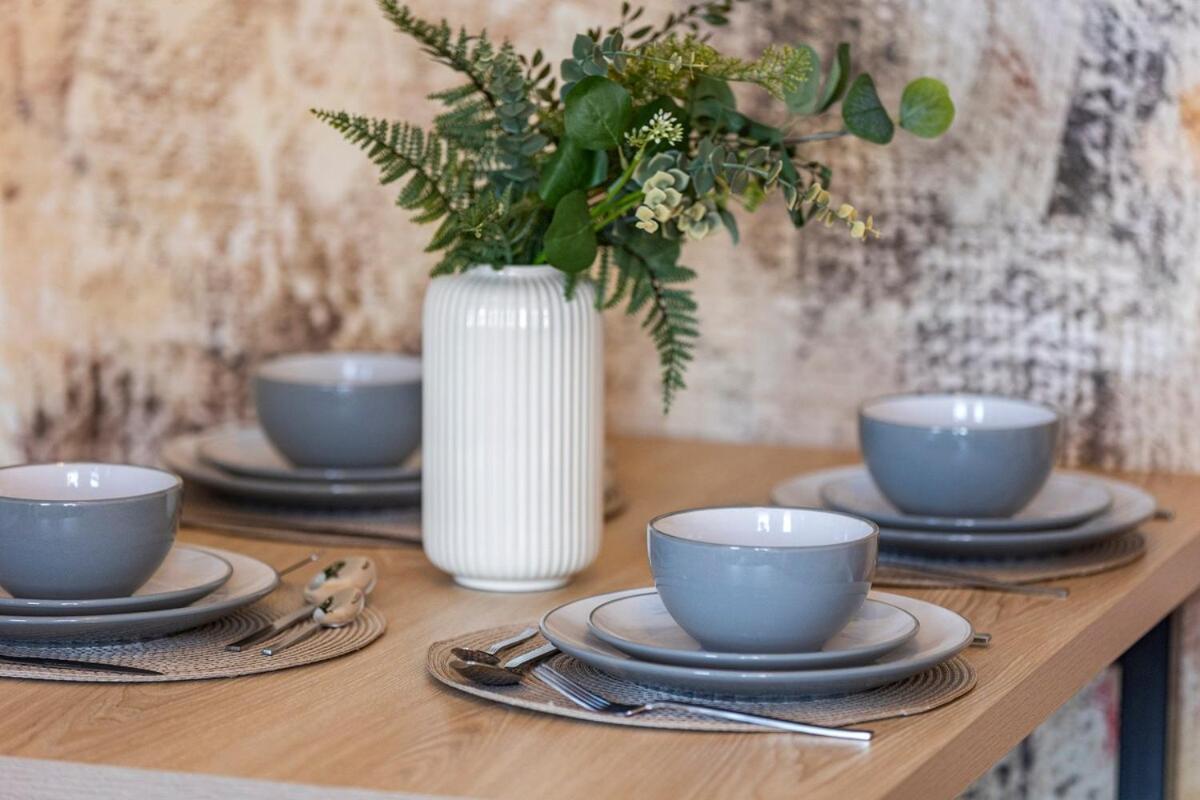 Trendy Gem Next Victoria Station Apartment