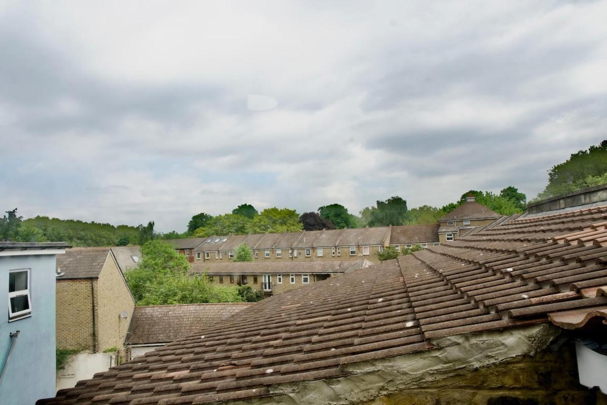 Apartment 3 Bedroom - 10min Walk Stratford Station - Sleep 6
