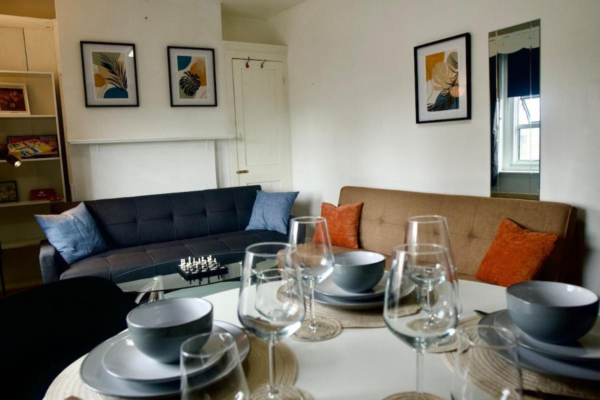 Apartment 3 Bedroom - 10min Walk Stratford Station - Sleep 6 *