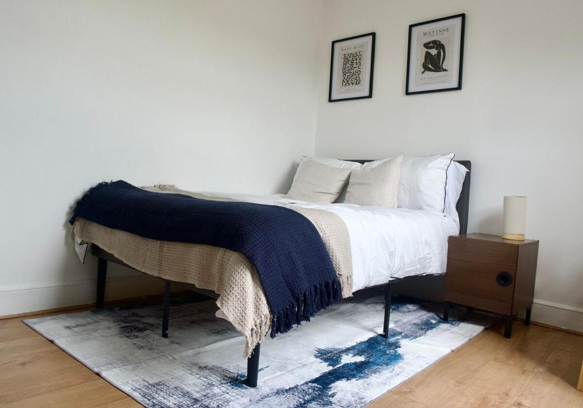 3 Bedroom - 10min Walk Stratford Station - Sleep 6 *