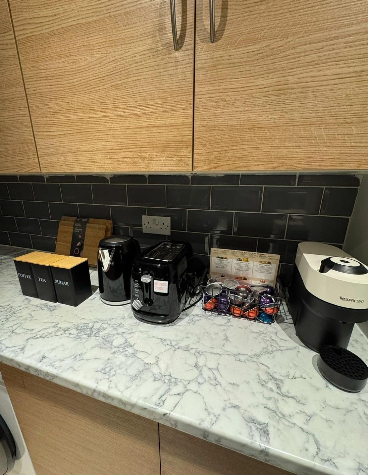 3 Bedroom - 10min Walk Stratford Station - Sleep 6 *