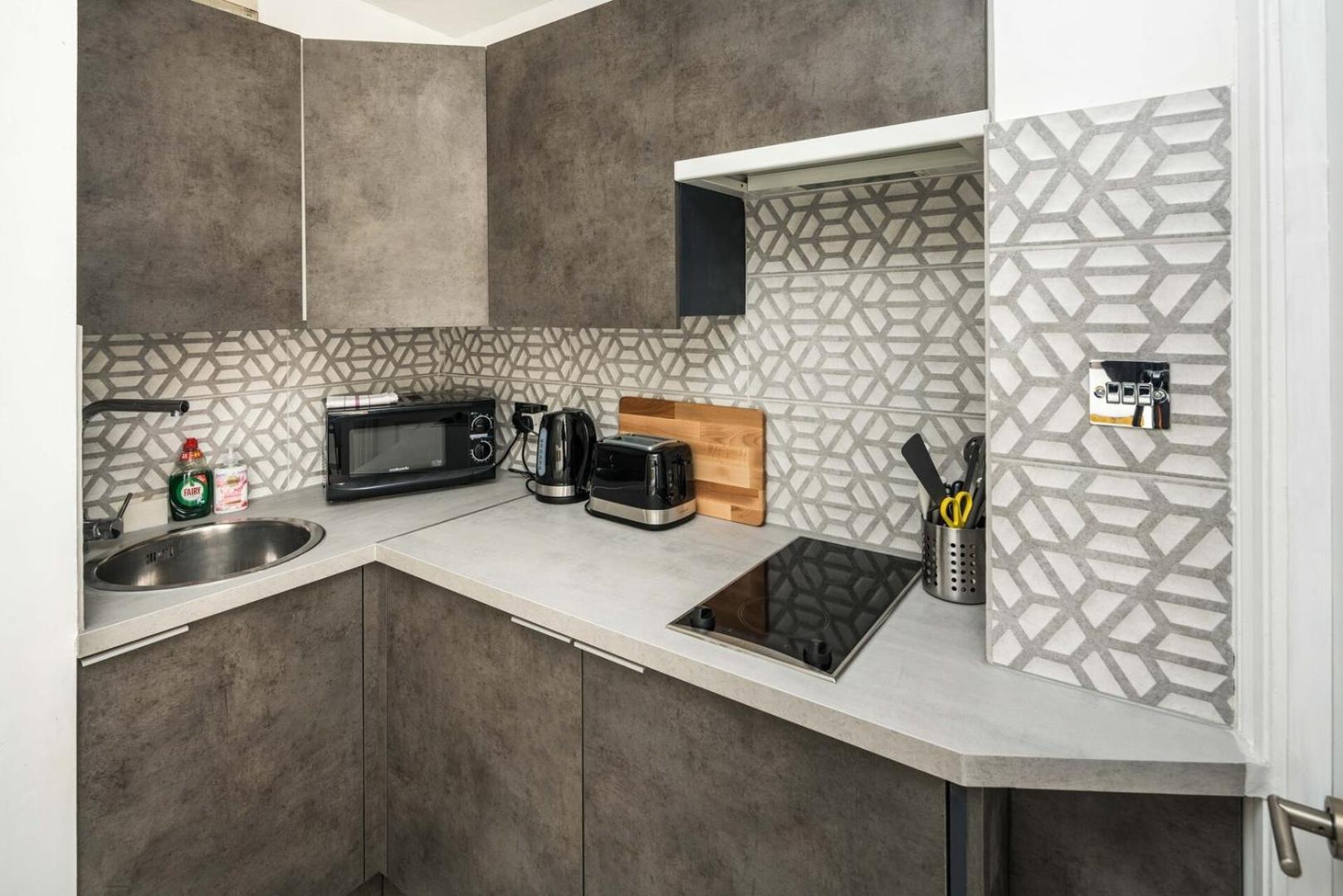 New Sleek & Modern In The Heart Of Chelsea *