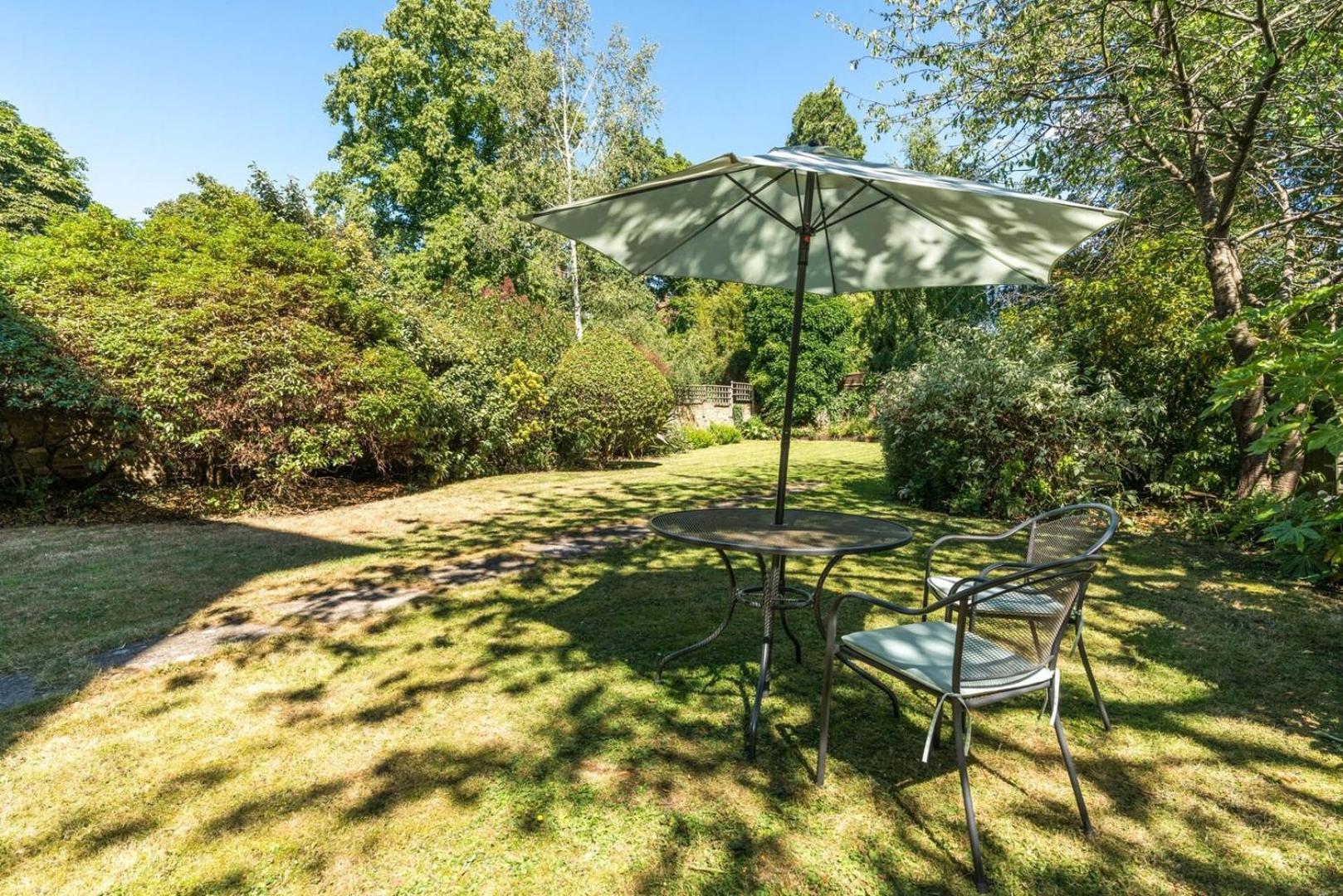 Fantastic 3 Bedroom Flat West Hampstead Holiday home *
