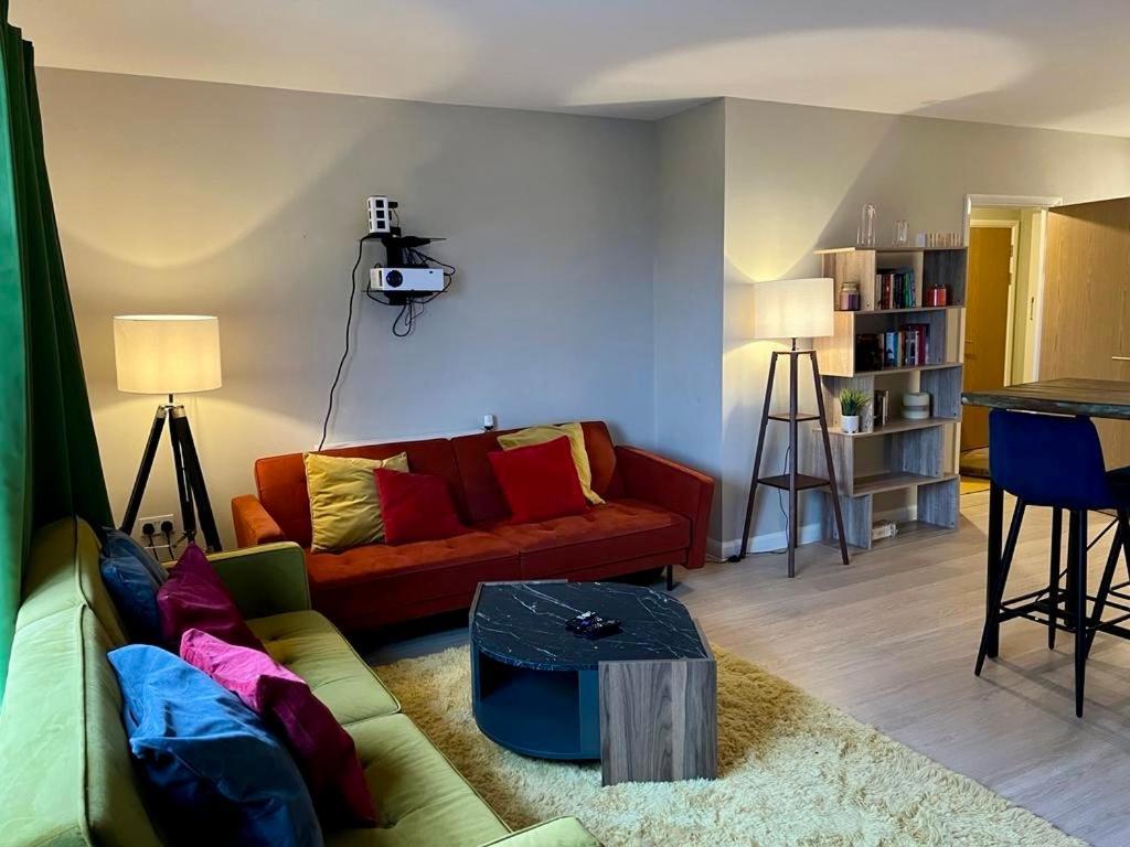 Cosy One Bedroom 5 Min Walk To Abba Voyage Venue Stadium *