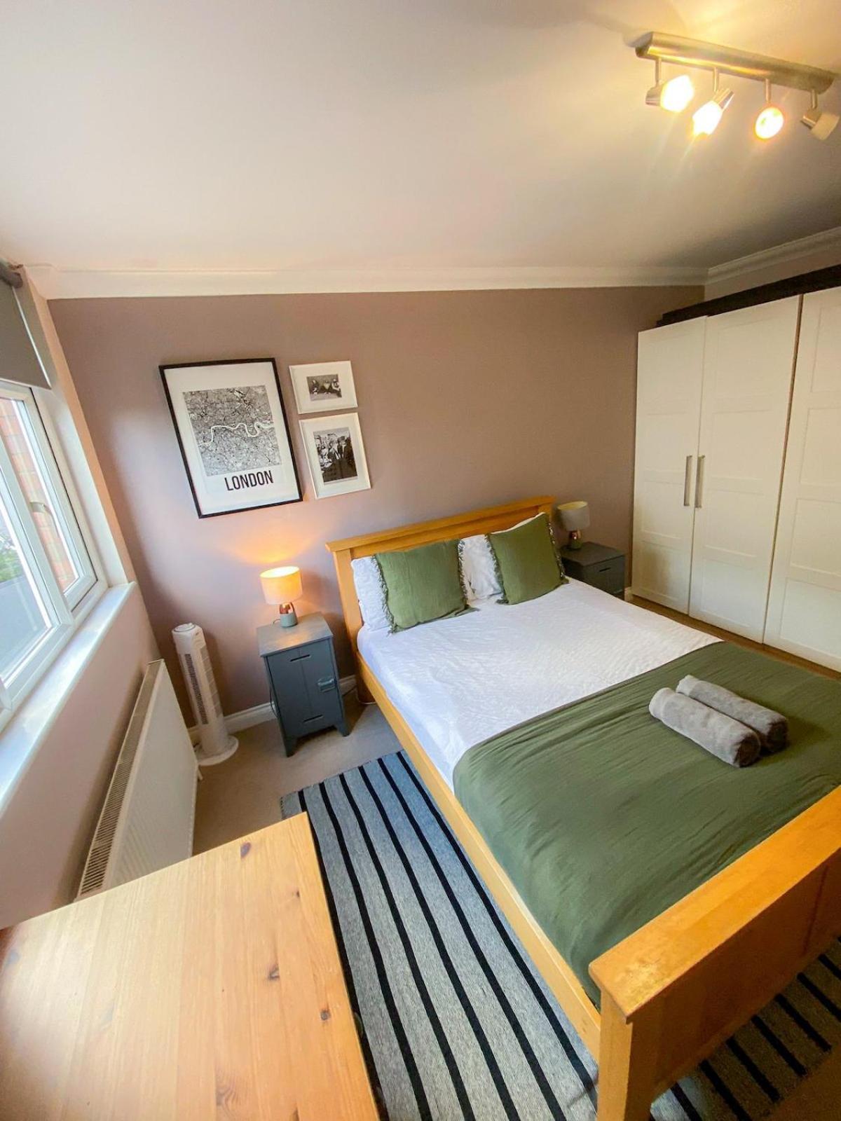 Lovely 4 Bedroom Flat With Ample Garden In Brondesbury, Kilburn Apartment *
