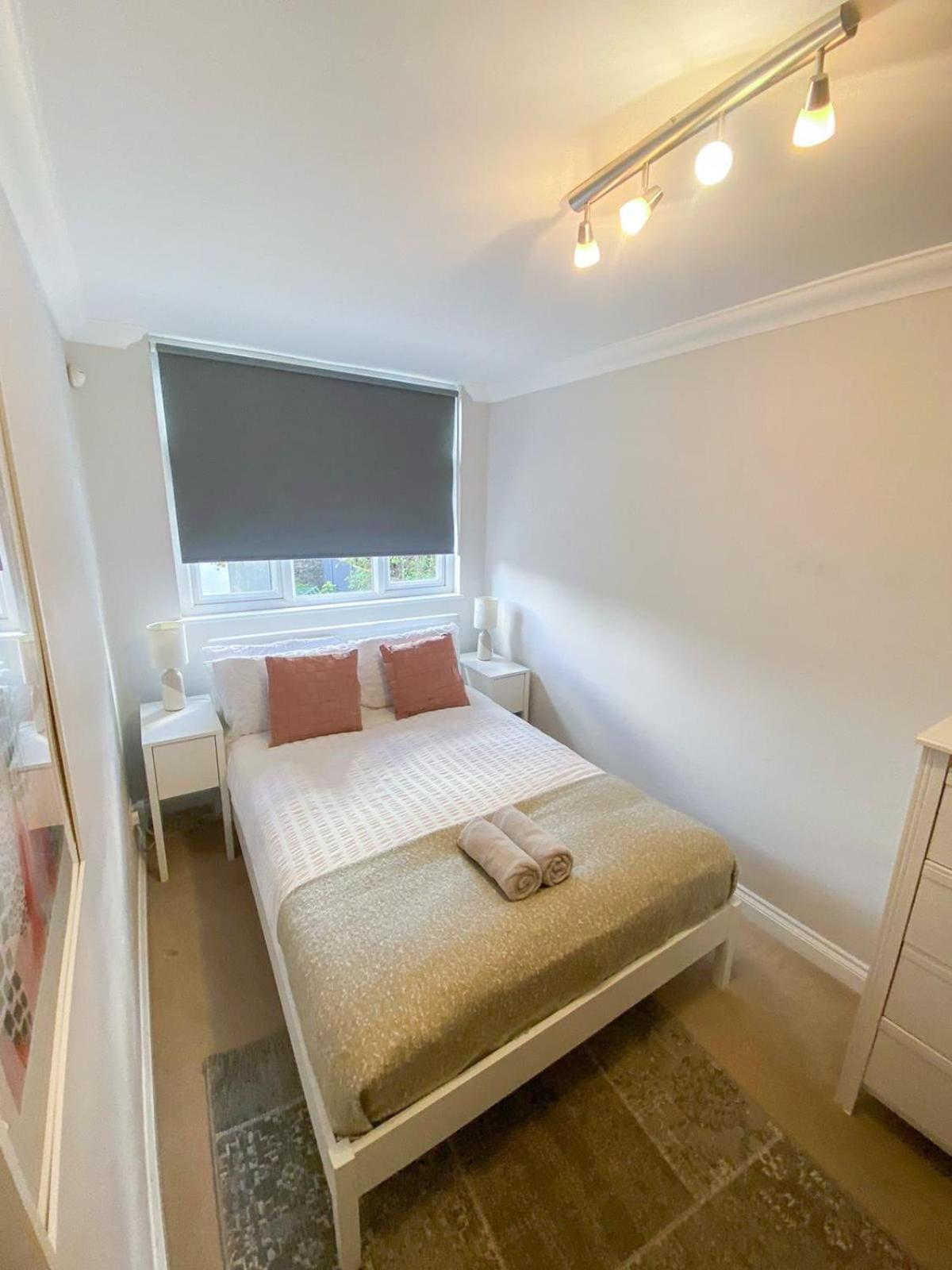 Lovely 4 Bedroom Flat With Ample Garden In Brondesbury, Kilburn Apartment