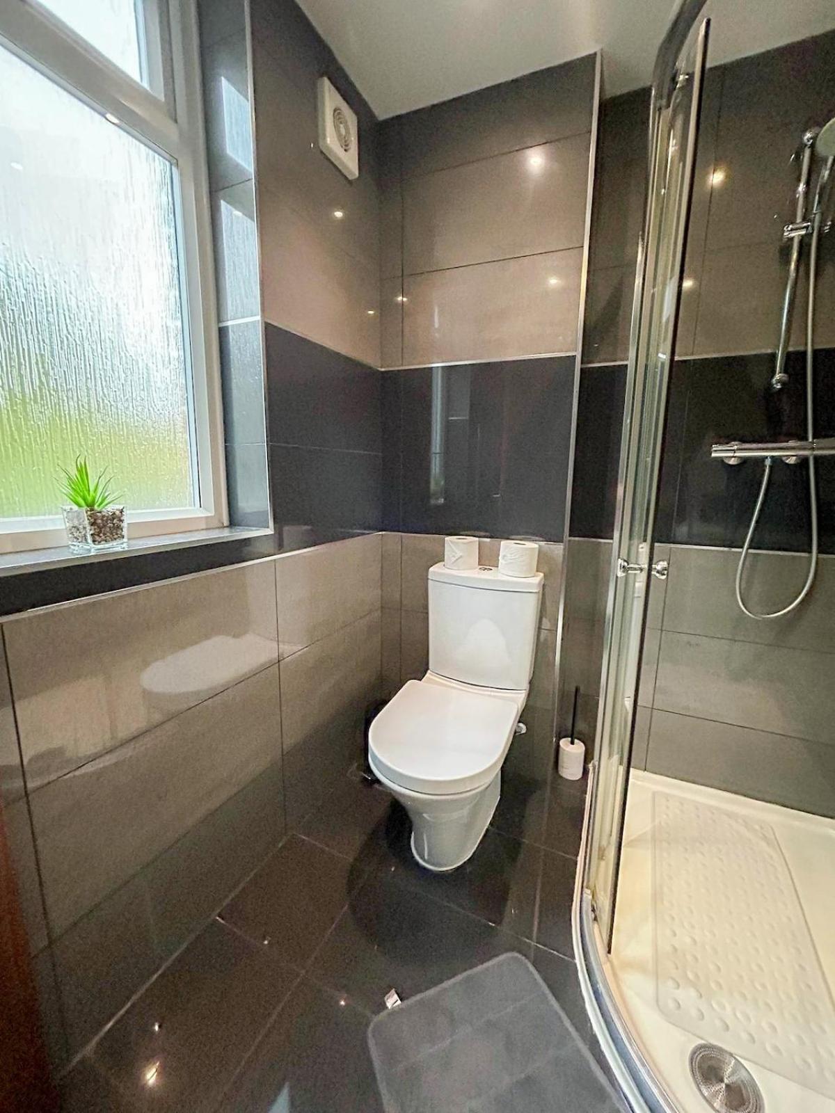 Lovely 4 Bedroom Flat With Ample Garden In Brondesbury, Kilburn London