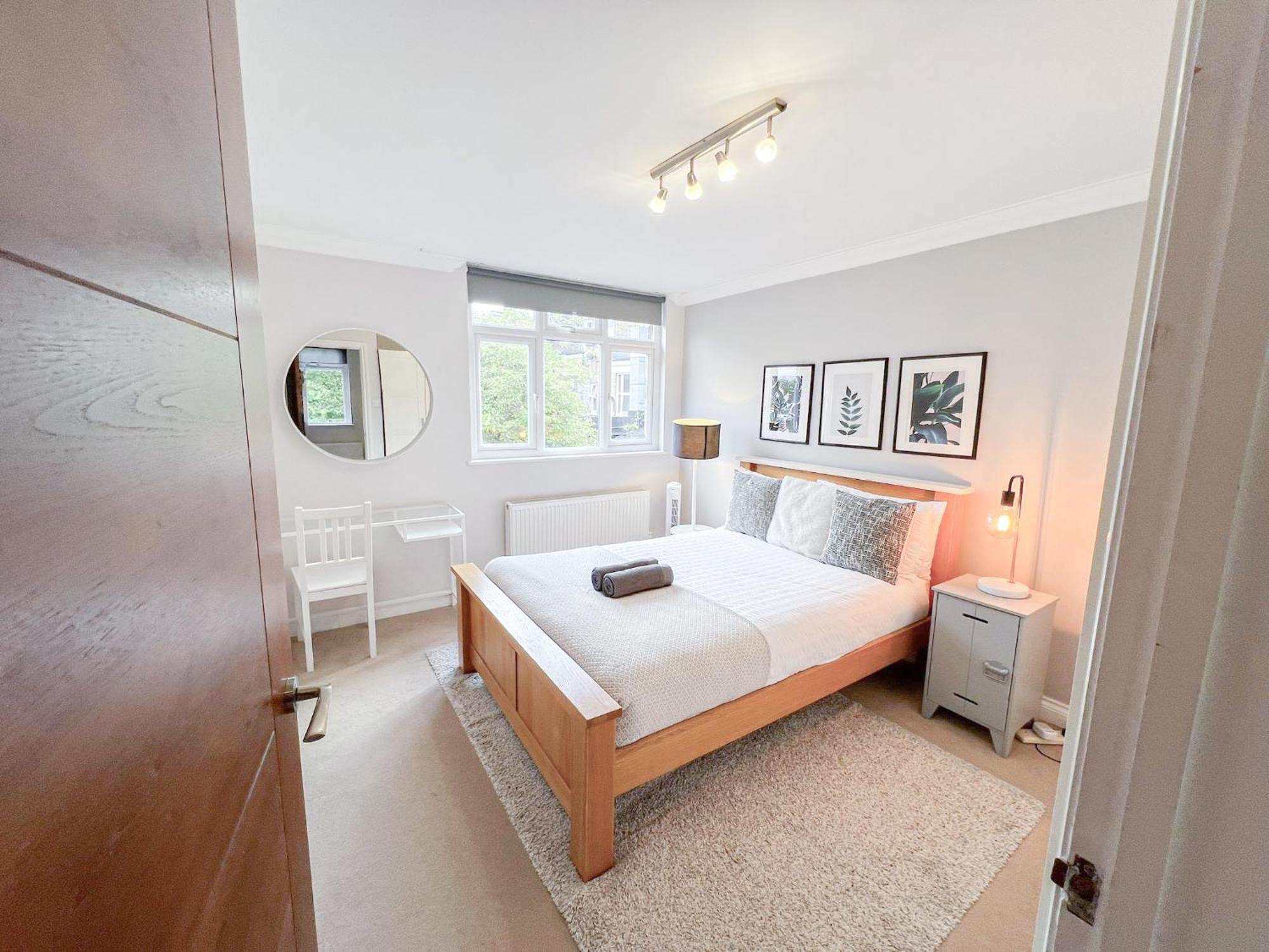 Lovely 4 Bedroom Flat With Ample Garden In Brondesbury, Kilburn