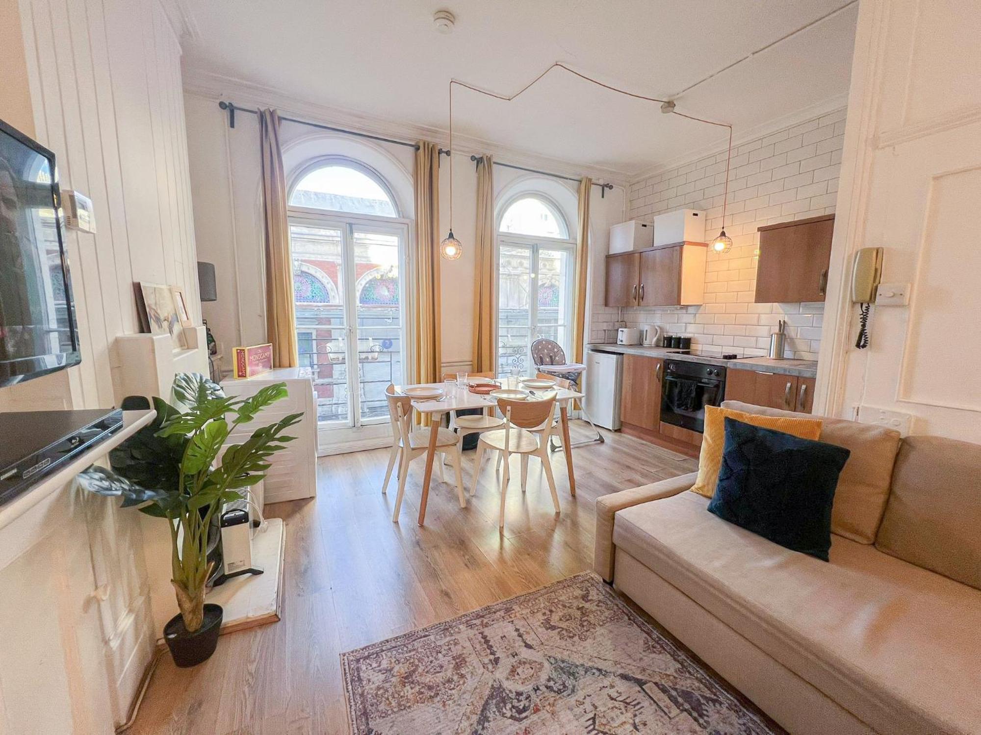 Chic 2-bedroom Flat In Farringdon Barbican Centre Holiday home London