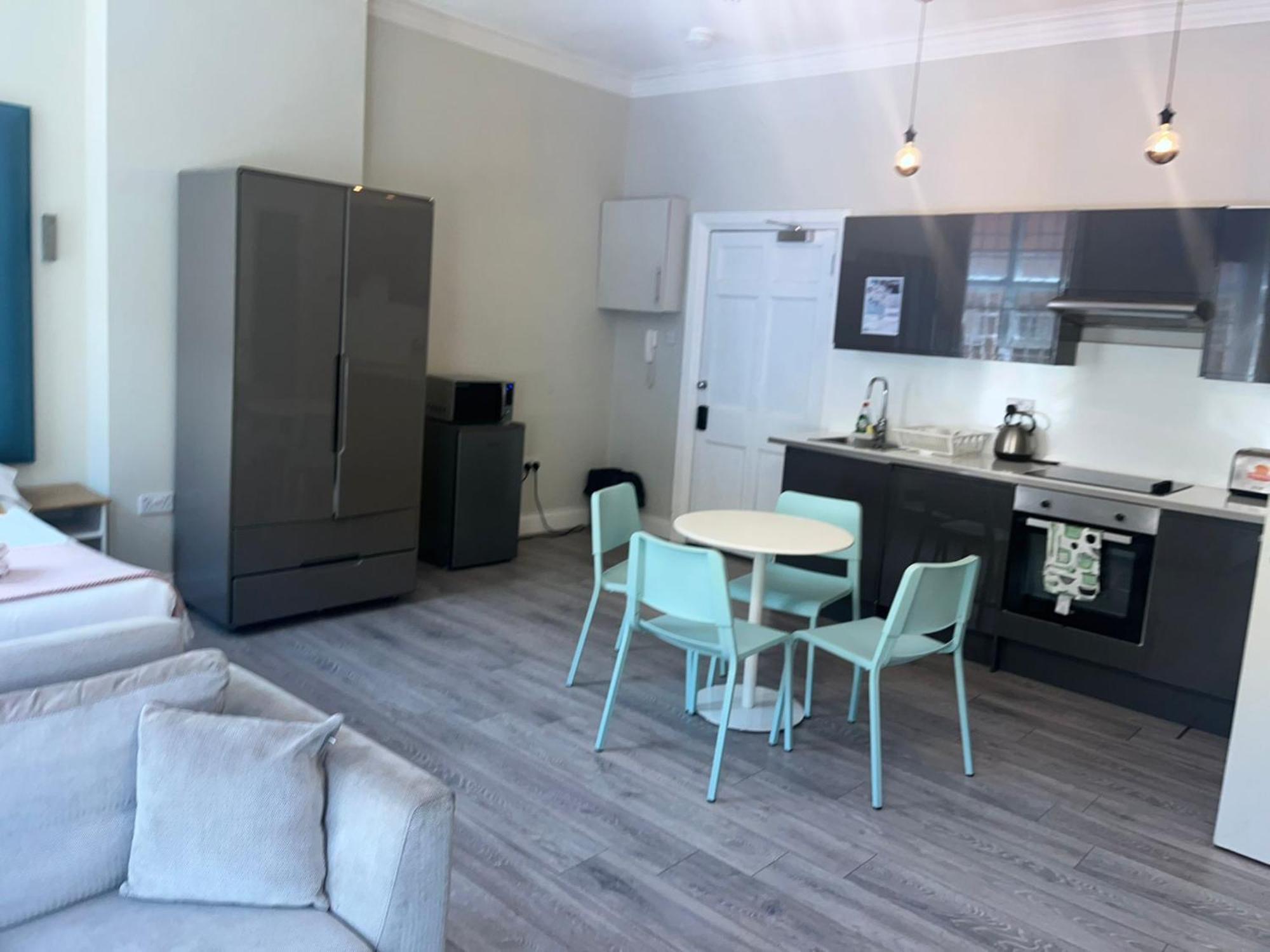 In The Heart Of High Street Kensington Apartment London