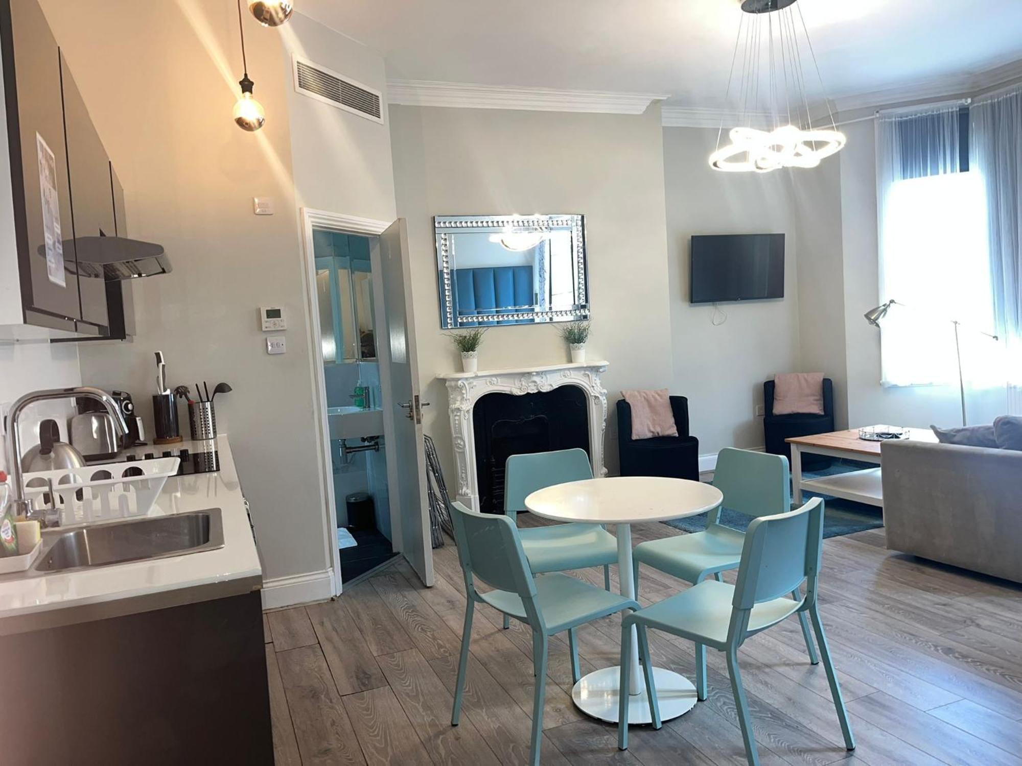 Apartment In The Heart Of High Street Kensington London