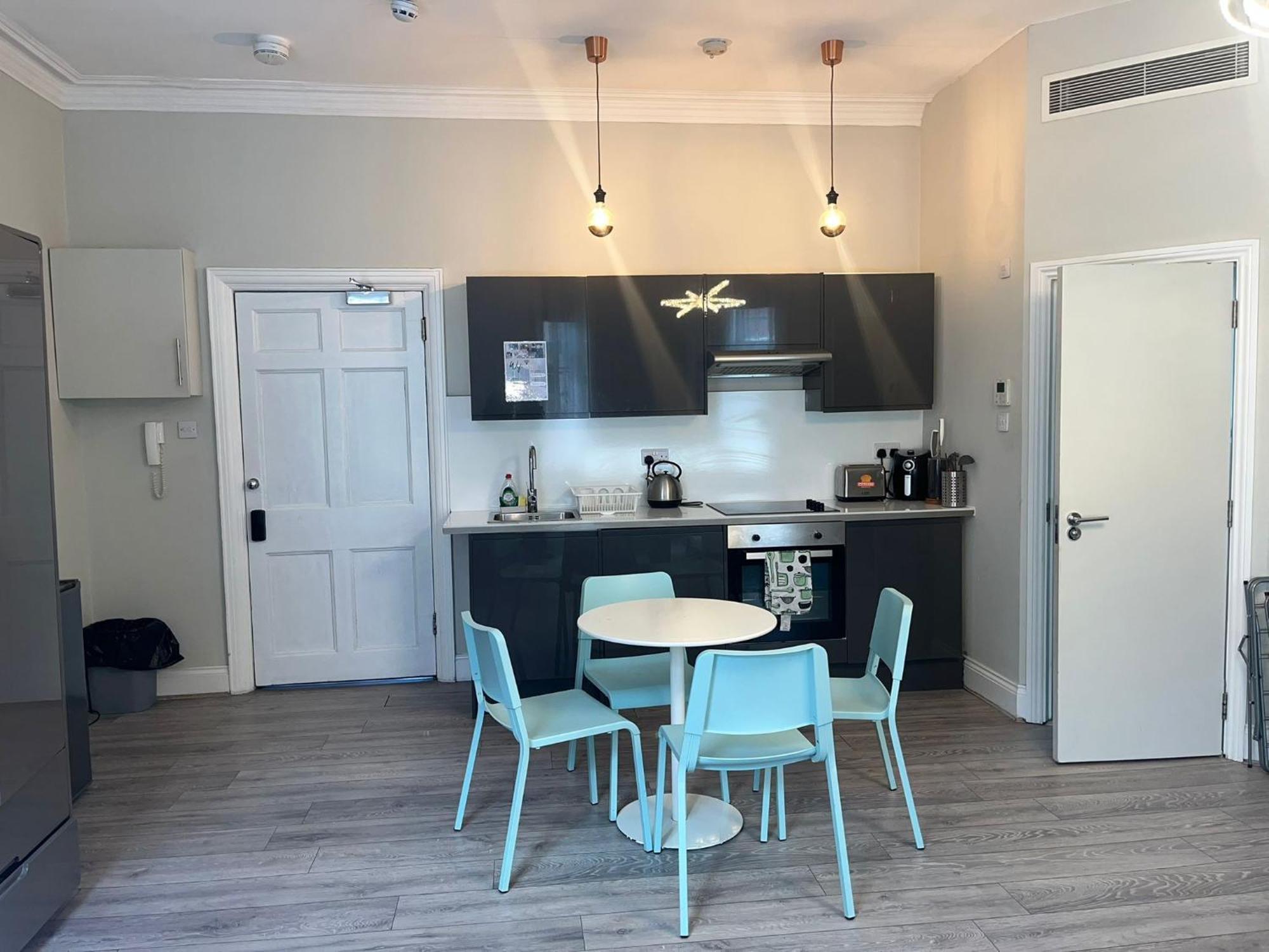 In The Heart Of High Street Kensington Apartment *