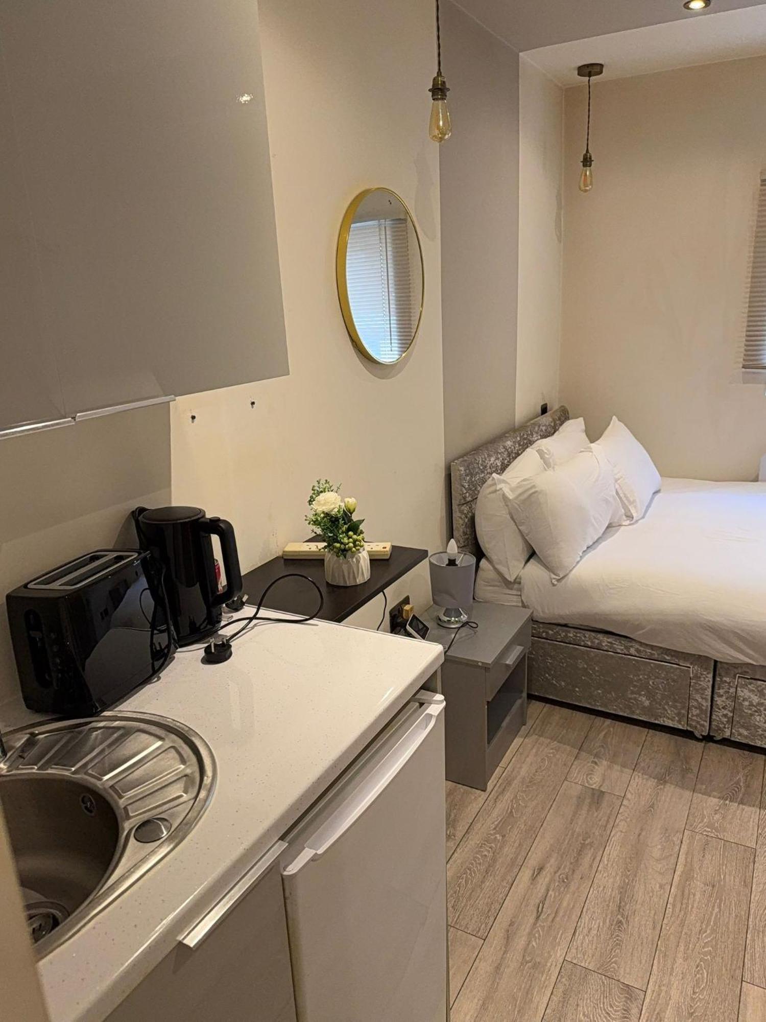 Letzi Premium Cozy Retreat Private En-suite Rooms, Wembley Gasthuis