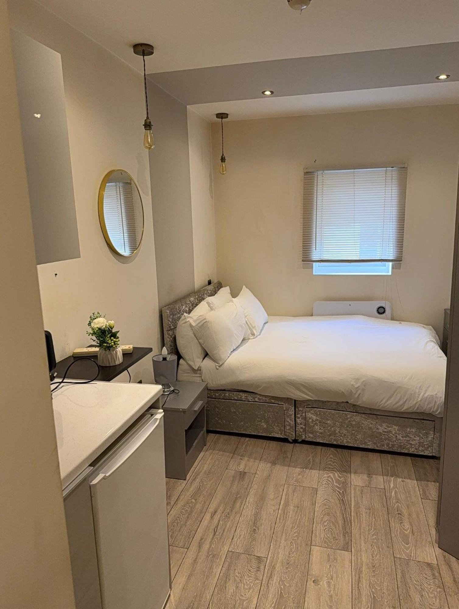 Gasthuis Letzi Premium Cozy Retreat Private En-suite Rooms, Wembley Londen