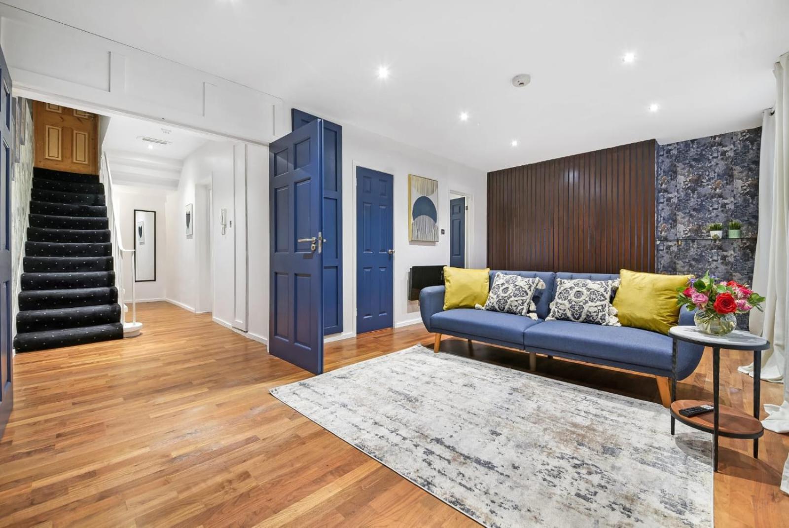 Stylish Basement Flat With Patio Near Edgware Road & 6mins Walk To Marble Arch Station London