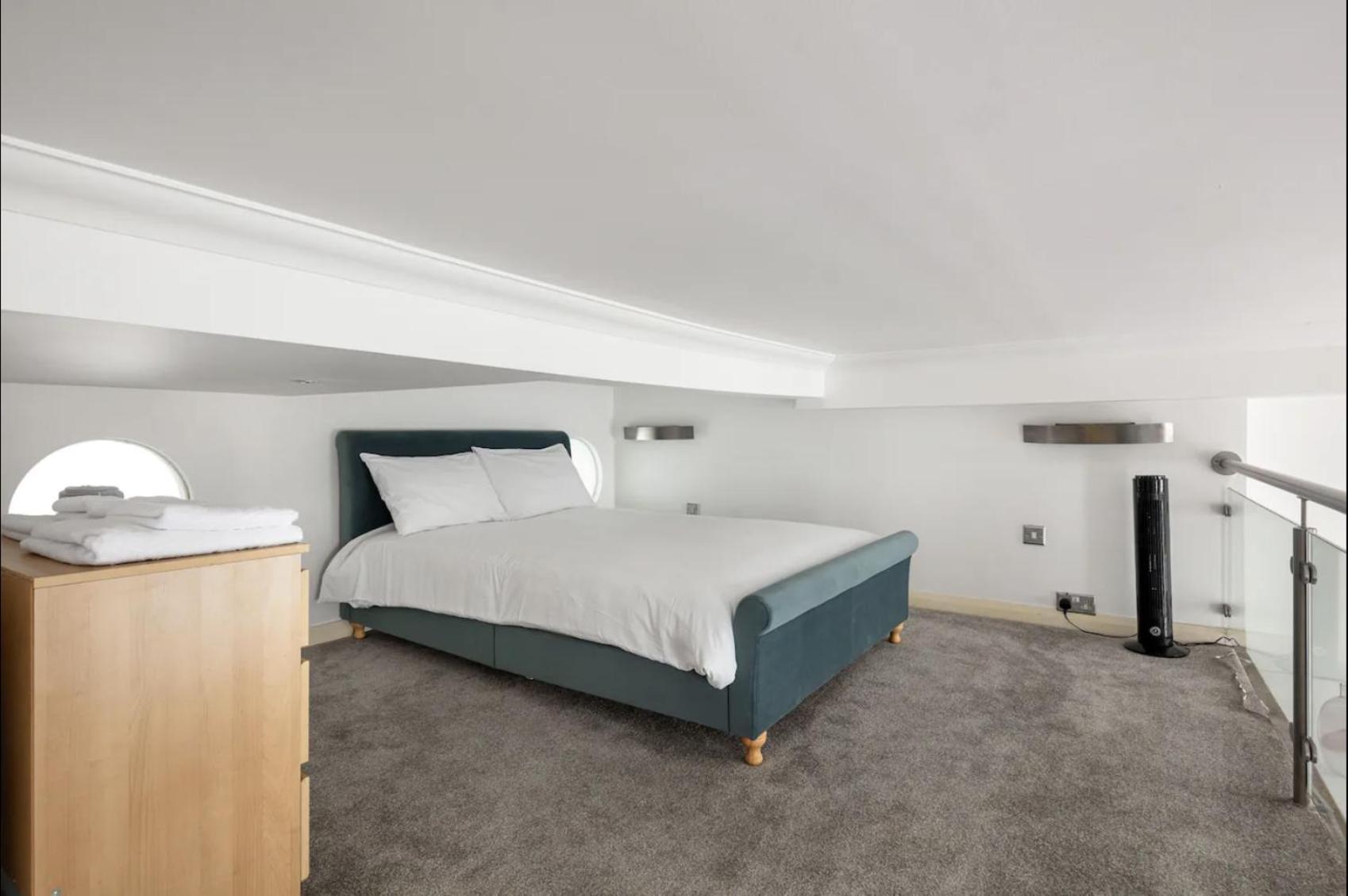 3.5 High Ceilings - Centrally Located London