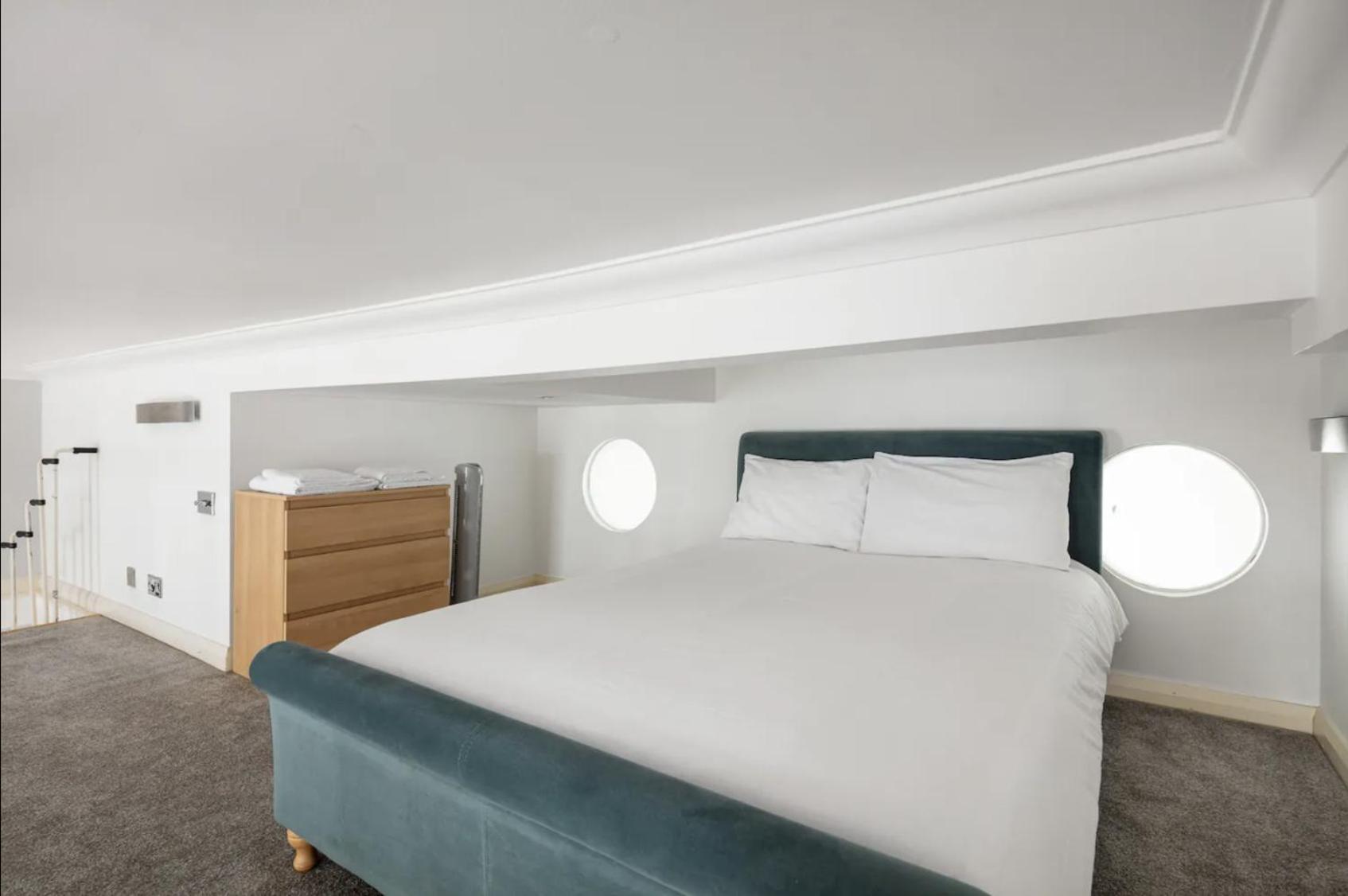 3.5 High Ceilings - Centrally Located *