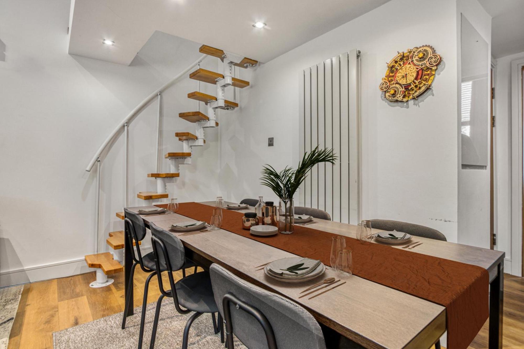 Apartment 3.5 High Ceilings - Centrally Located London