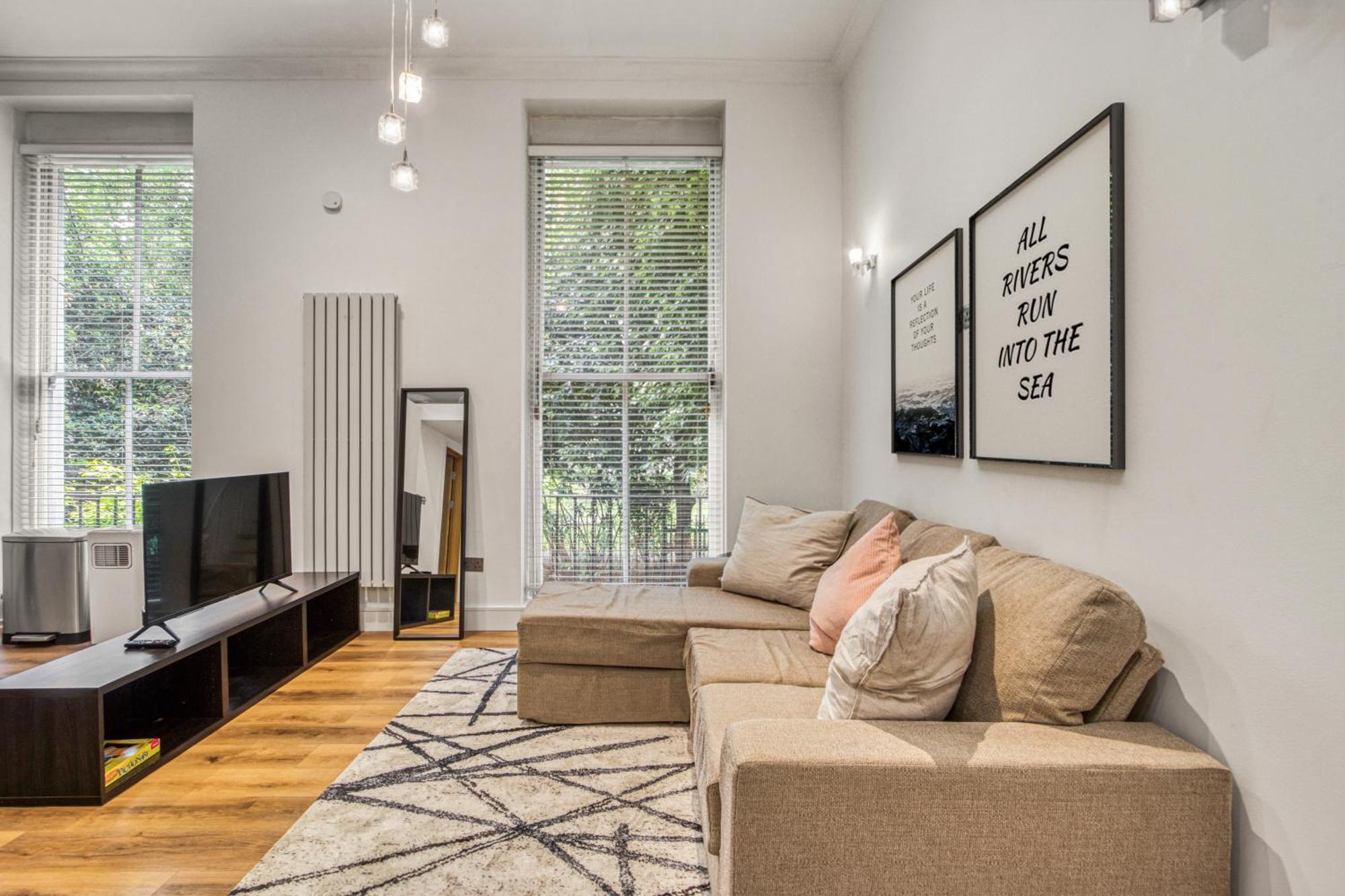 3.5 High Ceilings - Centrally Located Apartment London