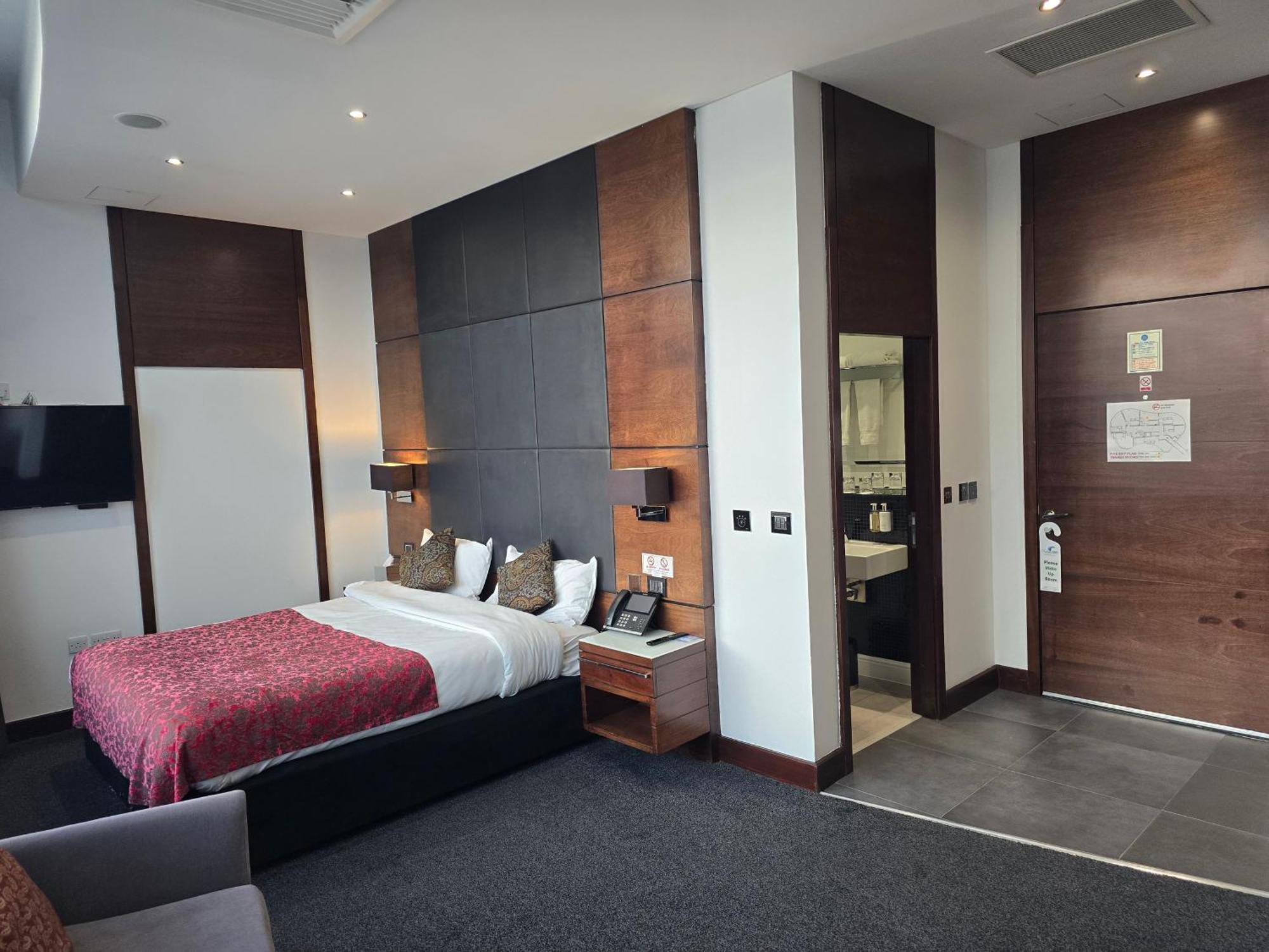 Rafayel & 5* London