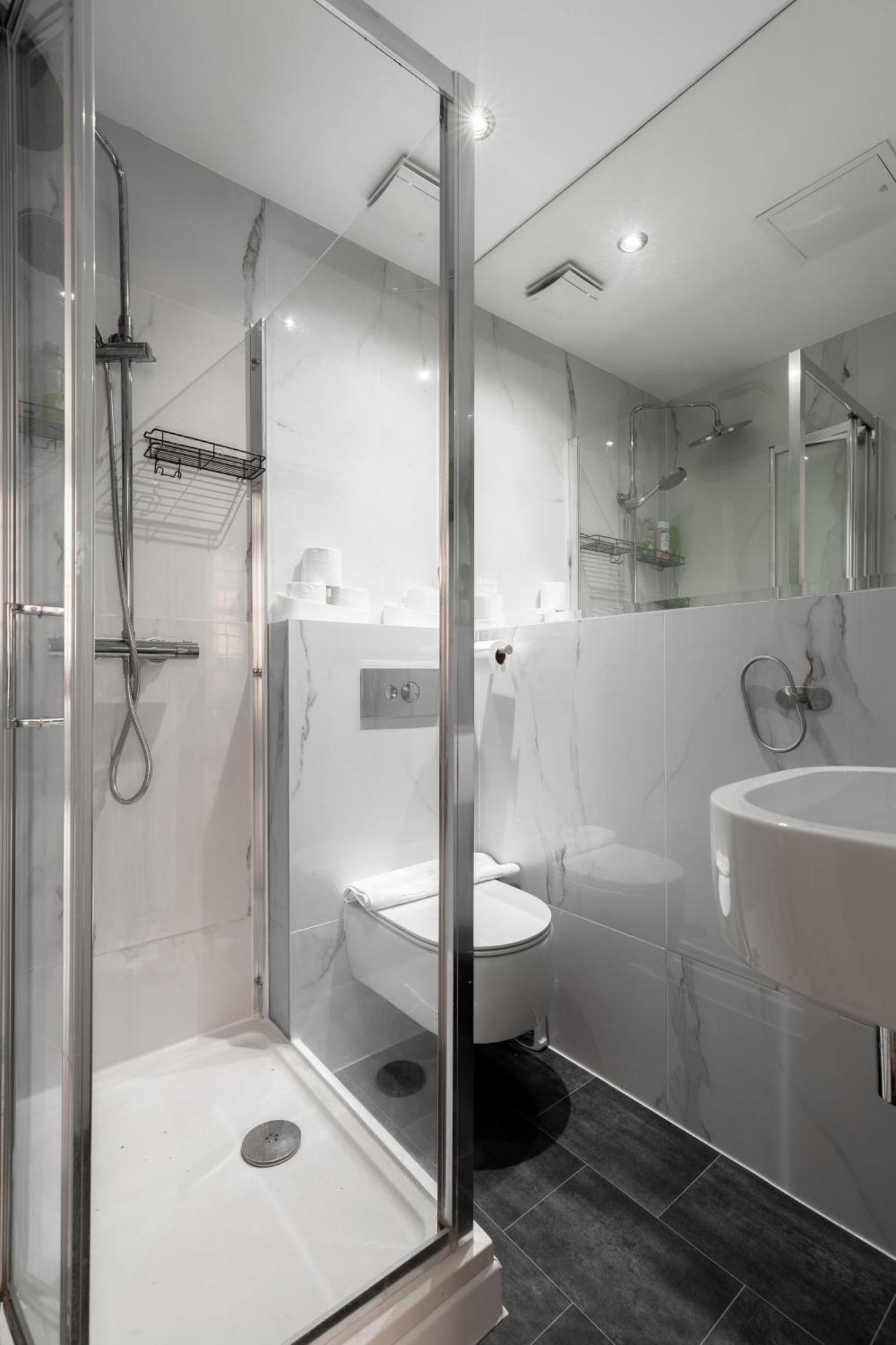 In The Heart Of High Street Kensington Apartment *