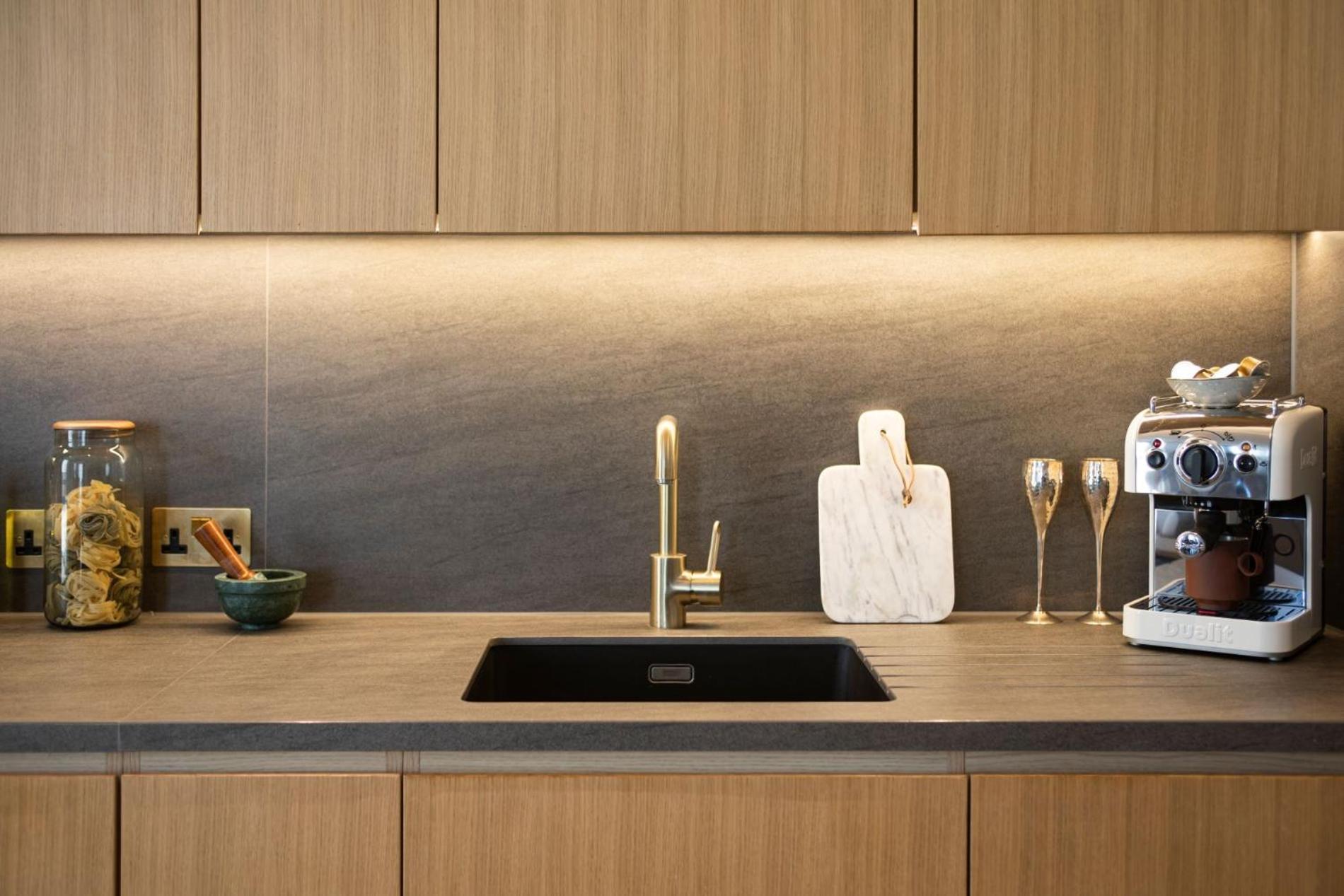 Kings Cross - Luxury 3 Bed Apartment, Private Balcony Apartment *