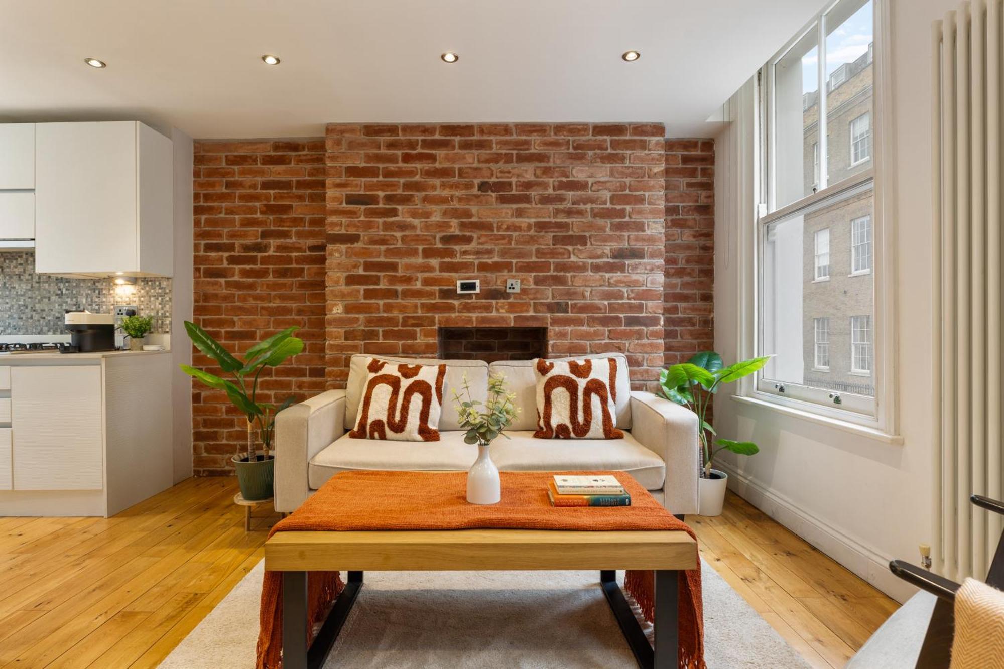 Hidden Gem In Location - Beautiful 2 Bed London
