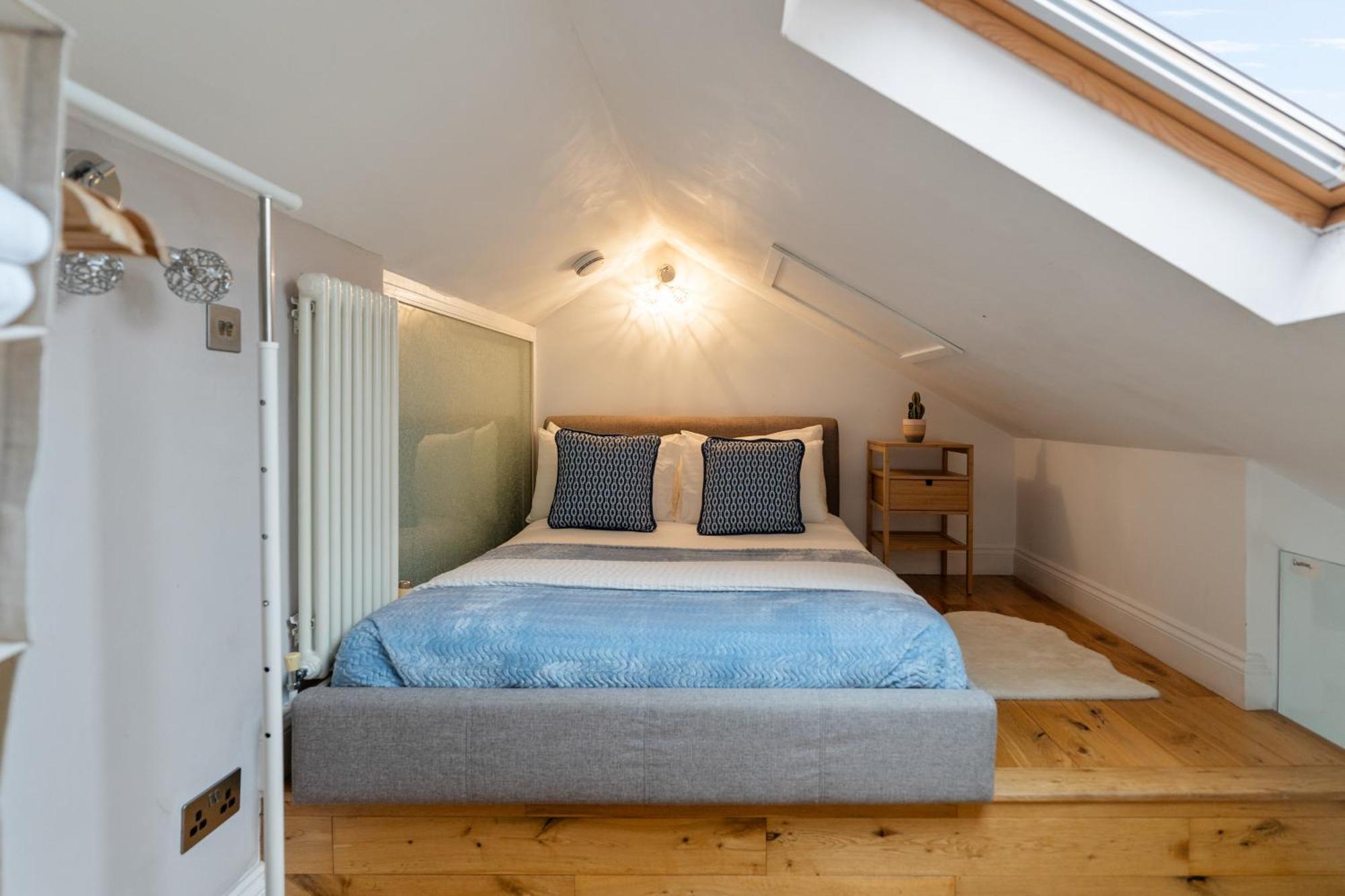 Apartment Hidden Gem In Location - Beautiful 2 Bed