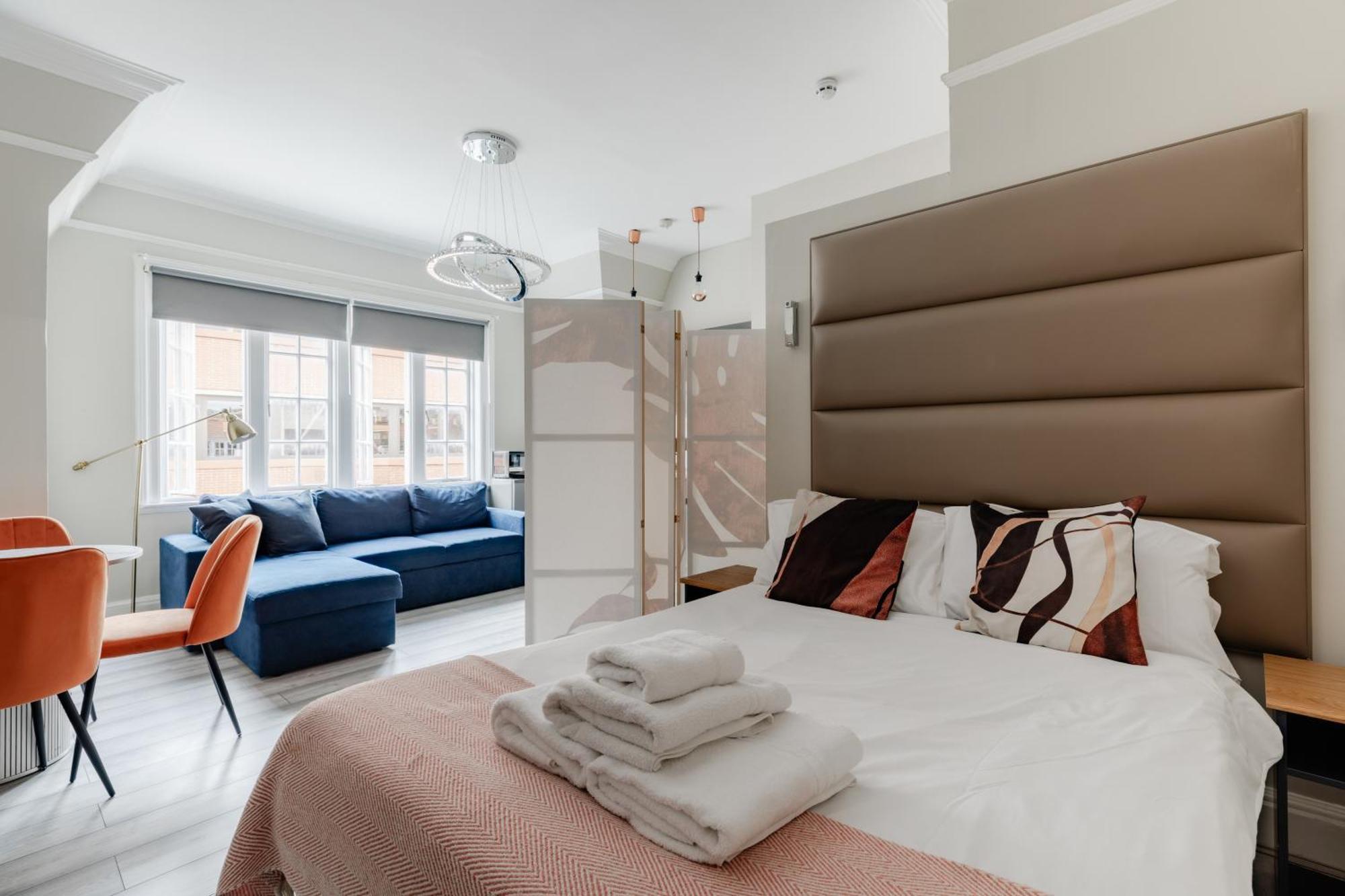 In The Heart Of High Street Kensington * London