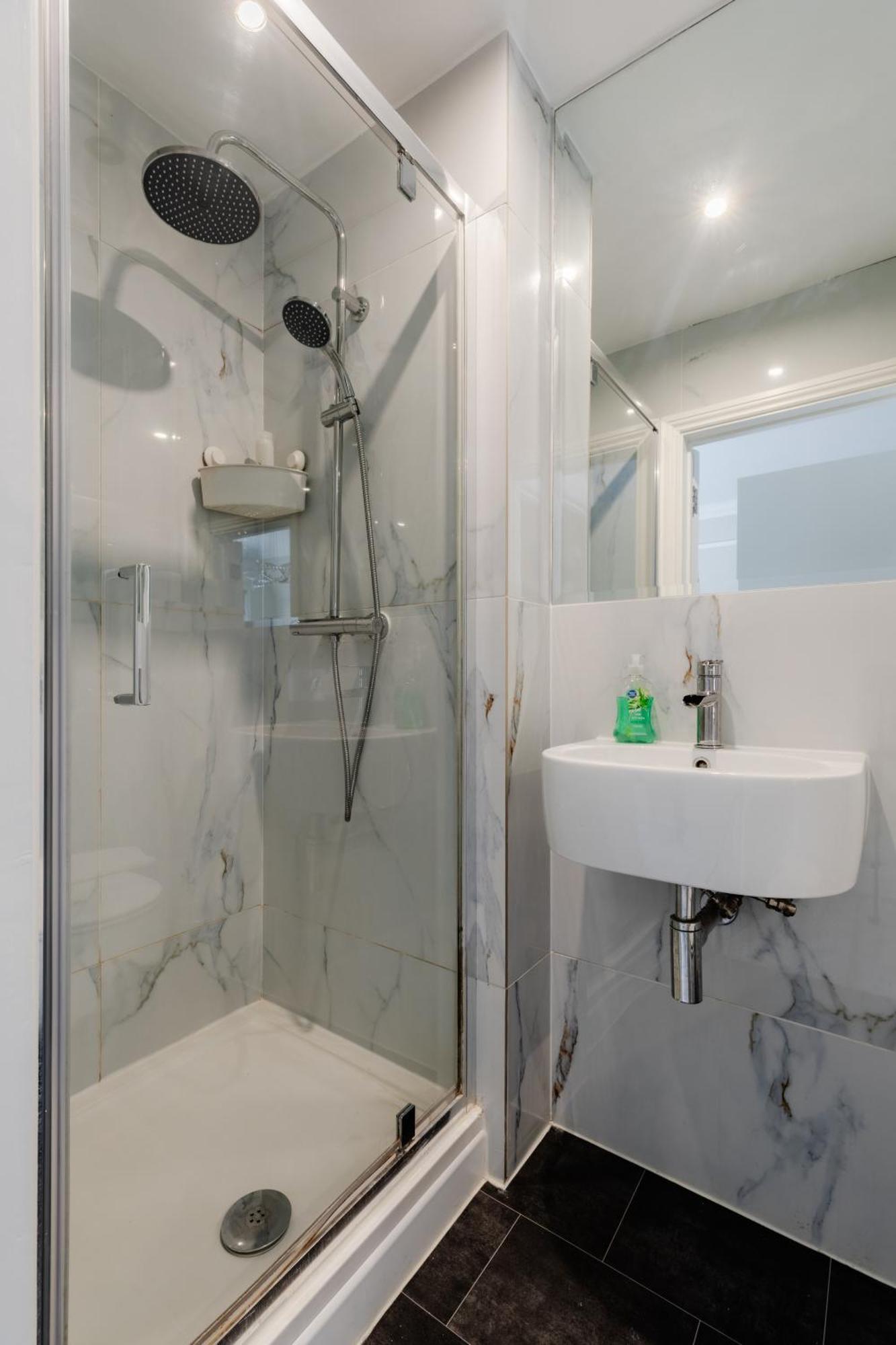 In The Heart Of High Street Kensington Apartment