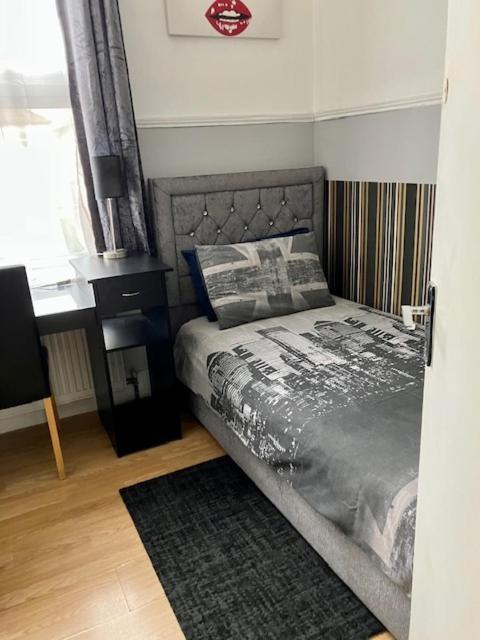 Homestay Comfy Rooms. Shared East Homestay. *
