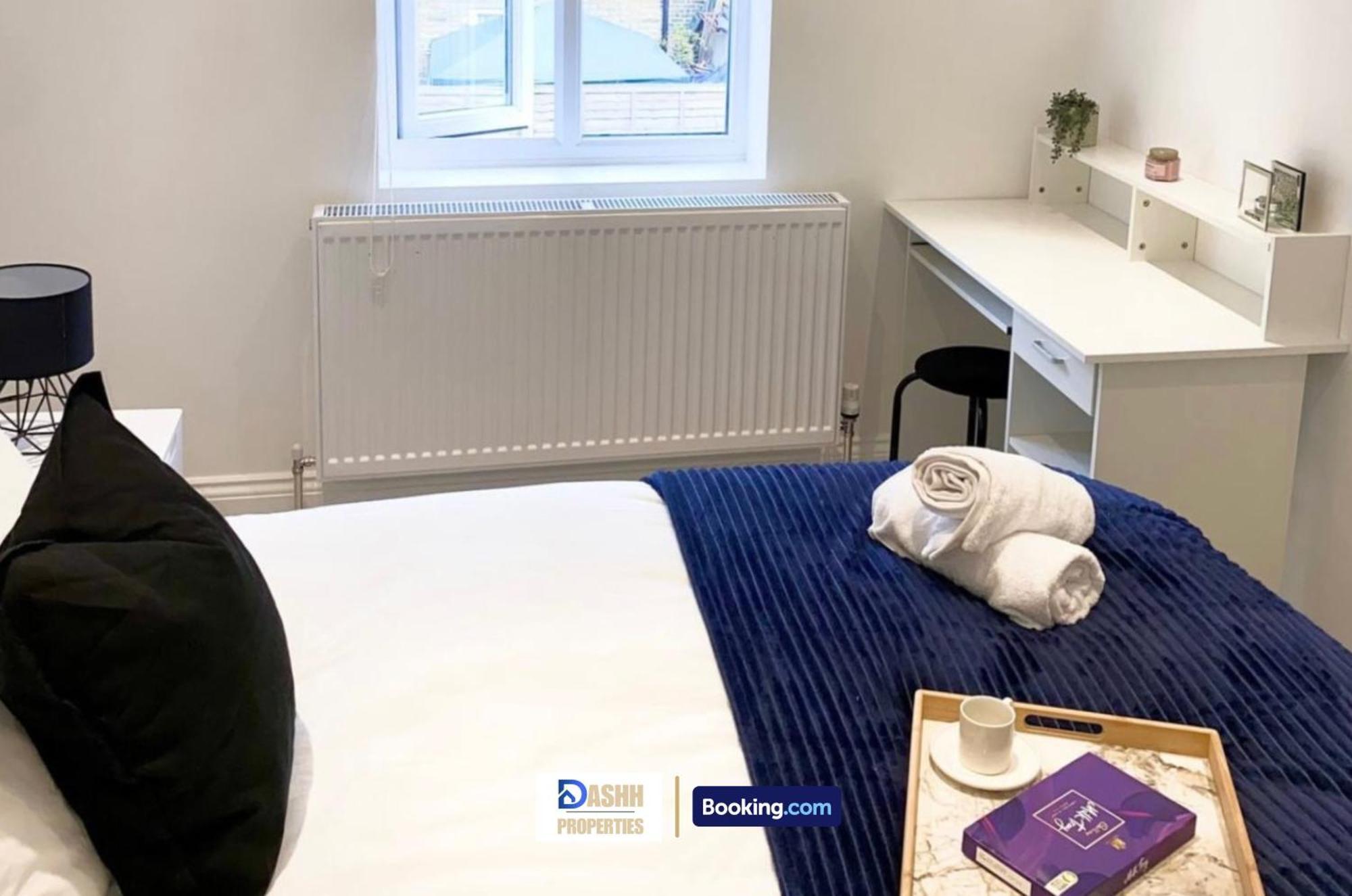 Holiday home Two Bedroom By Dashh Short Lets & Serviced In Shepherds Bush With Free Wifi *
