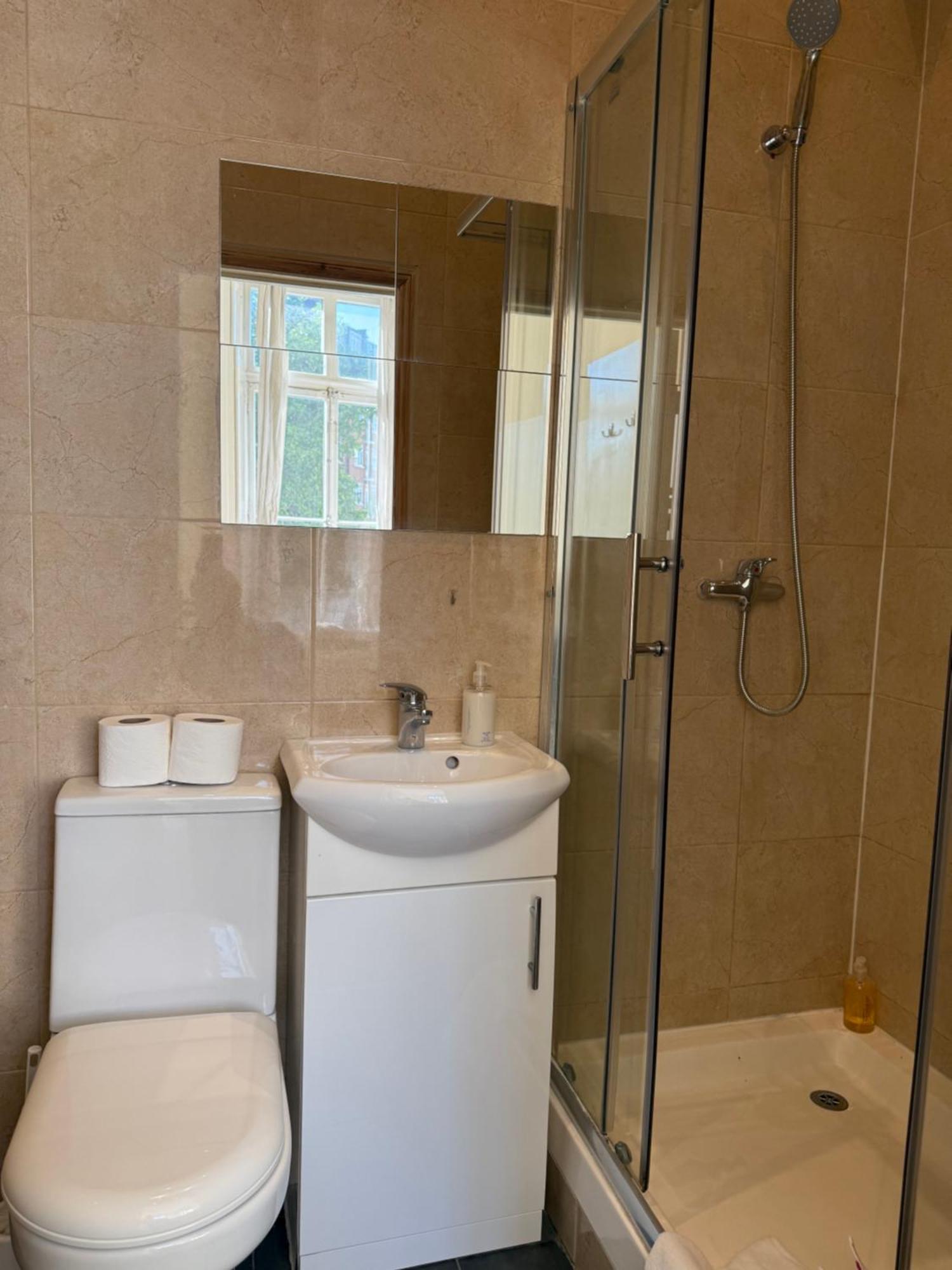 Hotel Central London Budget Rooms 2*